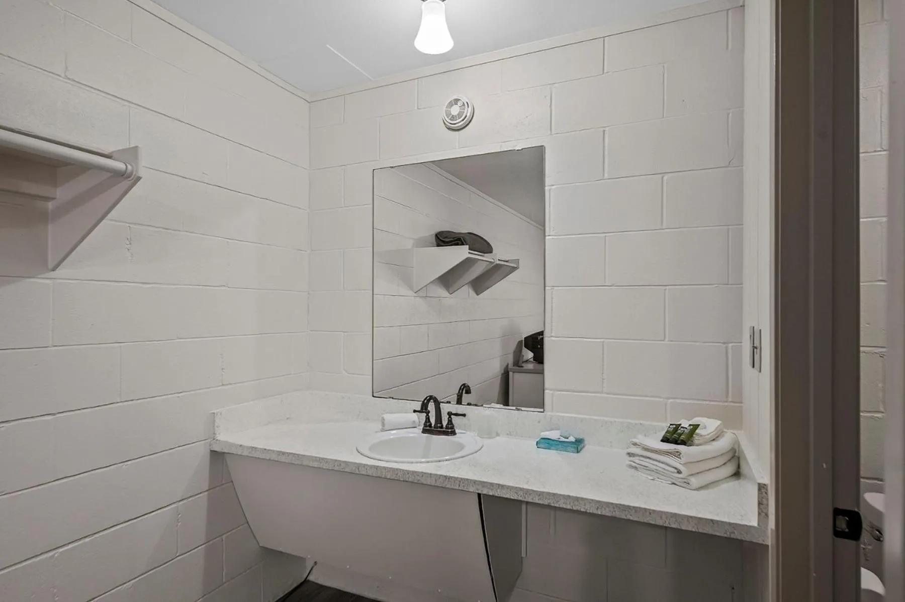 Axtons Bass City Lake Front Resort