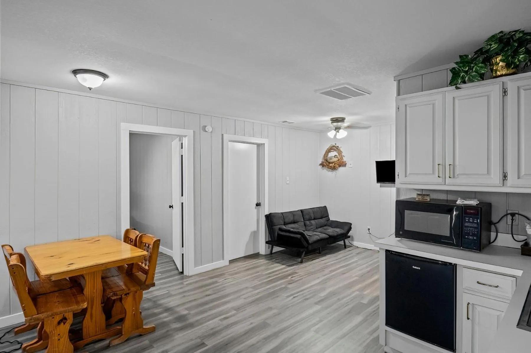 Axtons Bass City Lake Front Resort