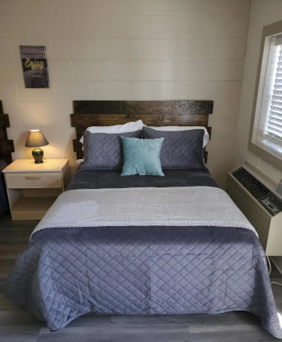 Bed in Axtons Bass City Lake Front Resort