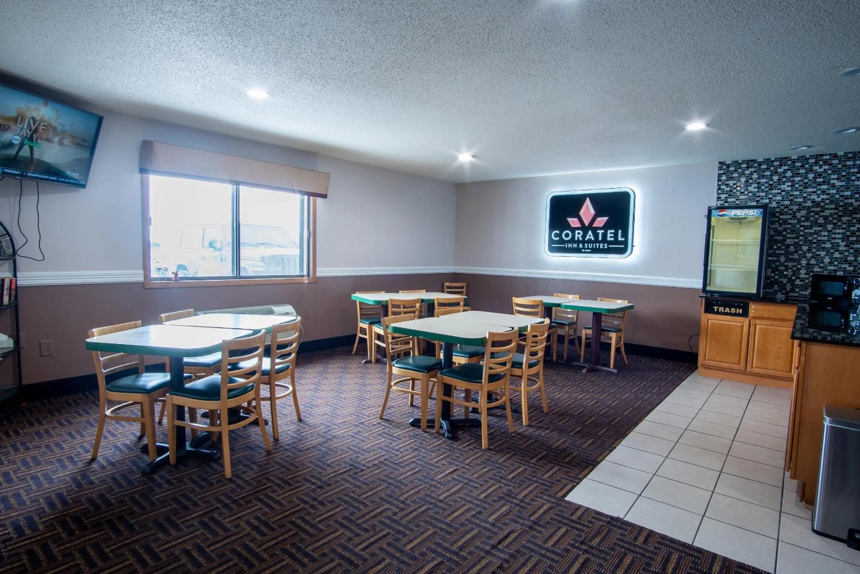 Dining area in Coratel Inn & Suites by Jasper New Richmond