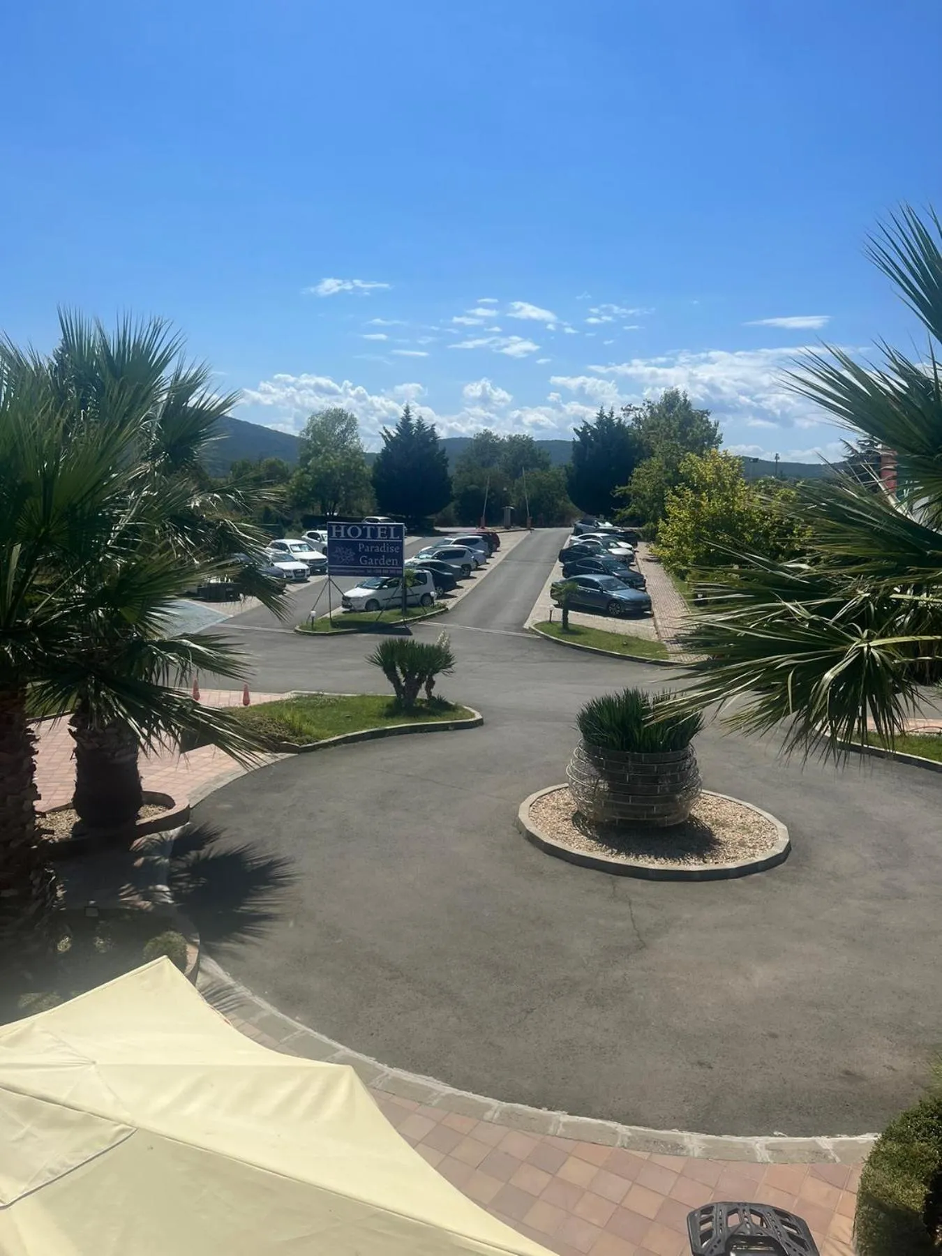 Parking in Hotel Paradise Garden