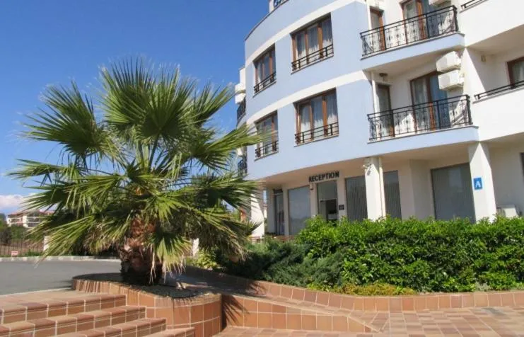 Property building in Hotel Paradise Garden