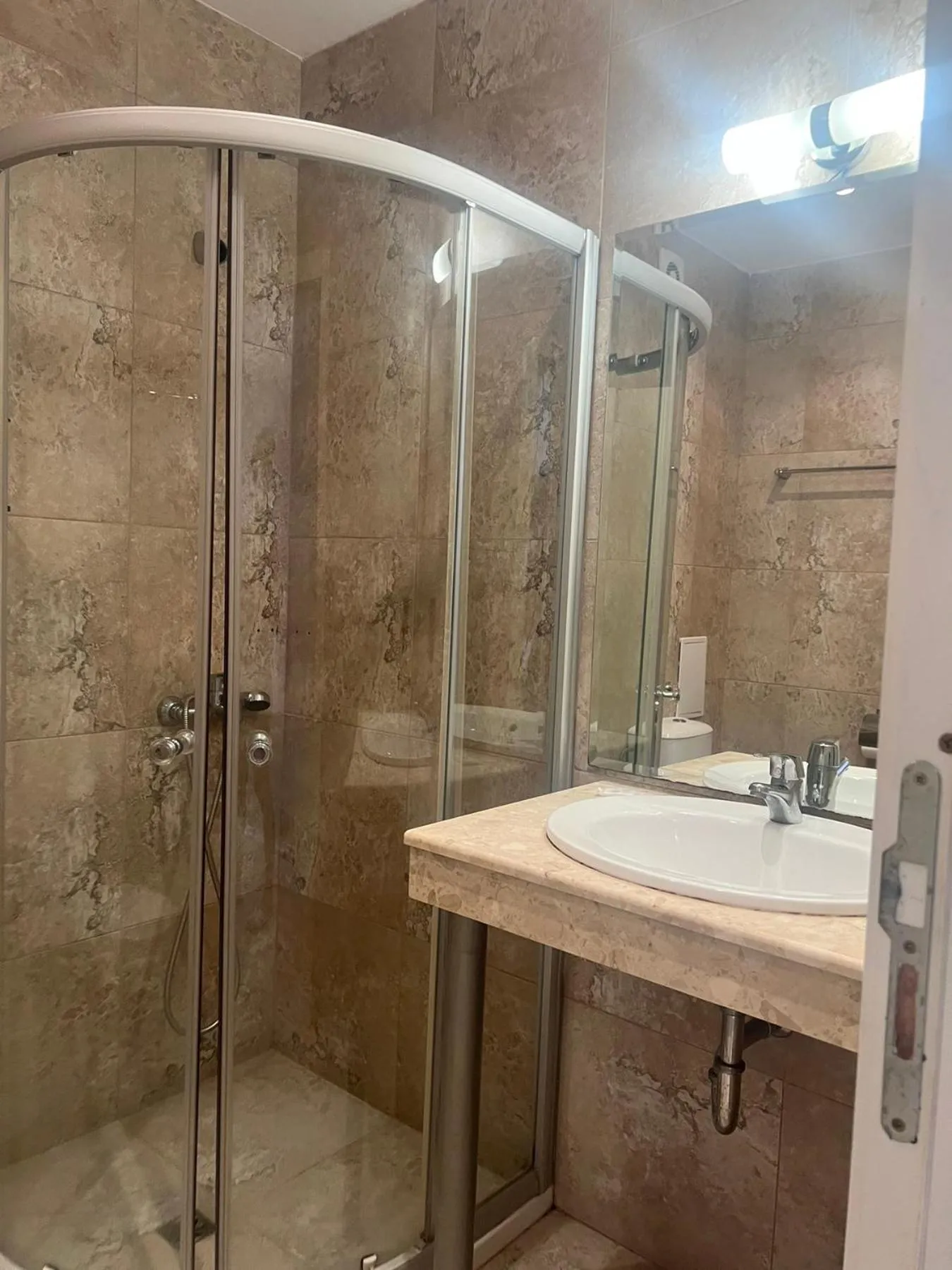 Shower in Hotel Paradise Garden