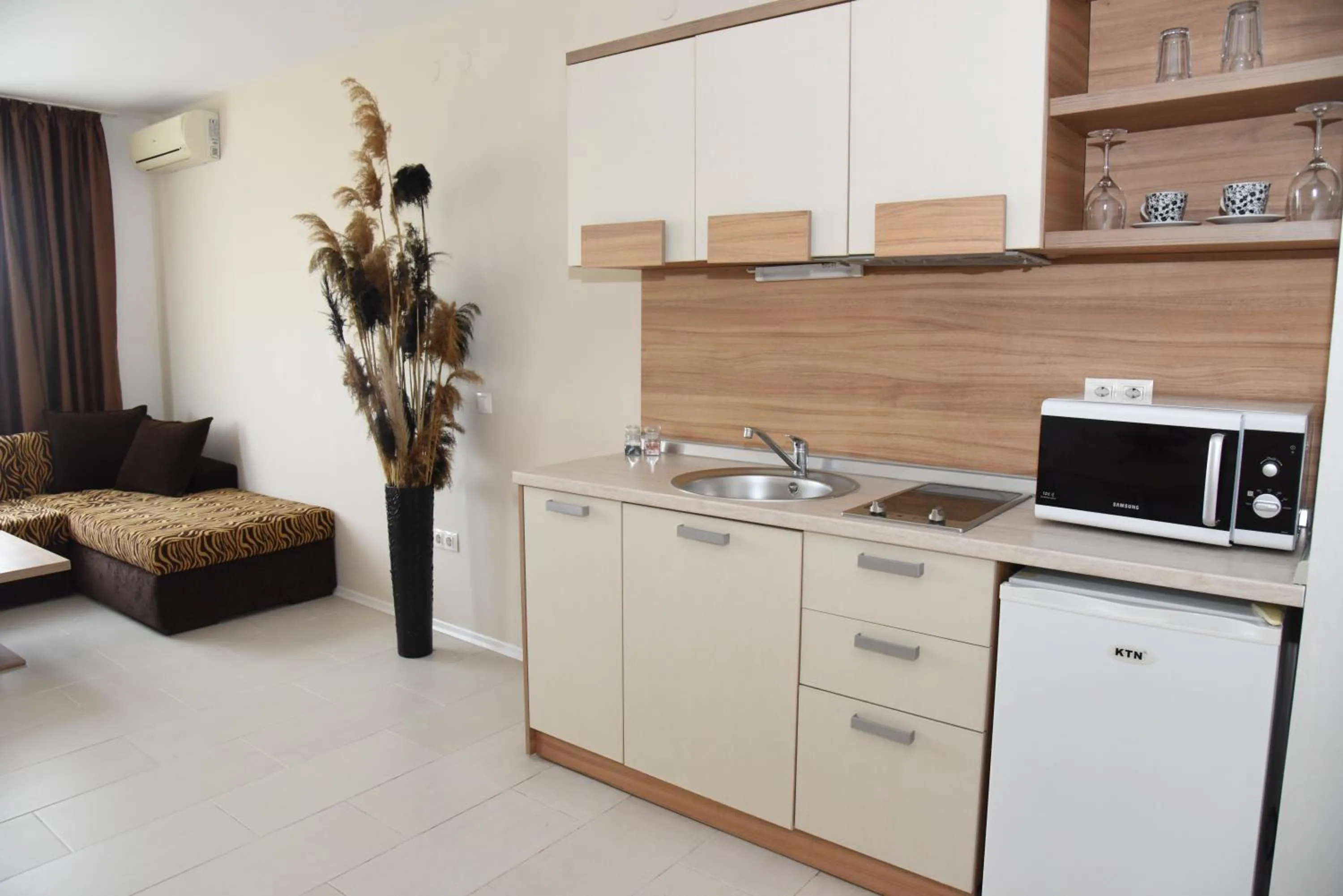 Kitchen or kitchenette in Hotel Paradise Garden