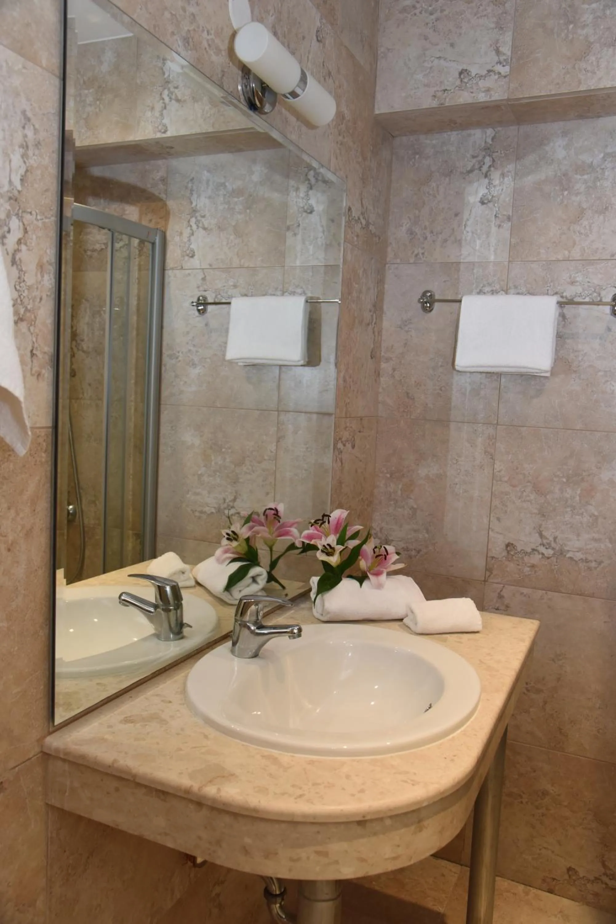 Bathroom in Hotel Paradise Garden