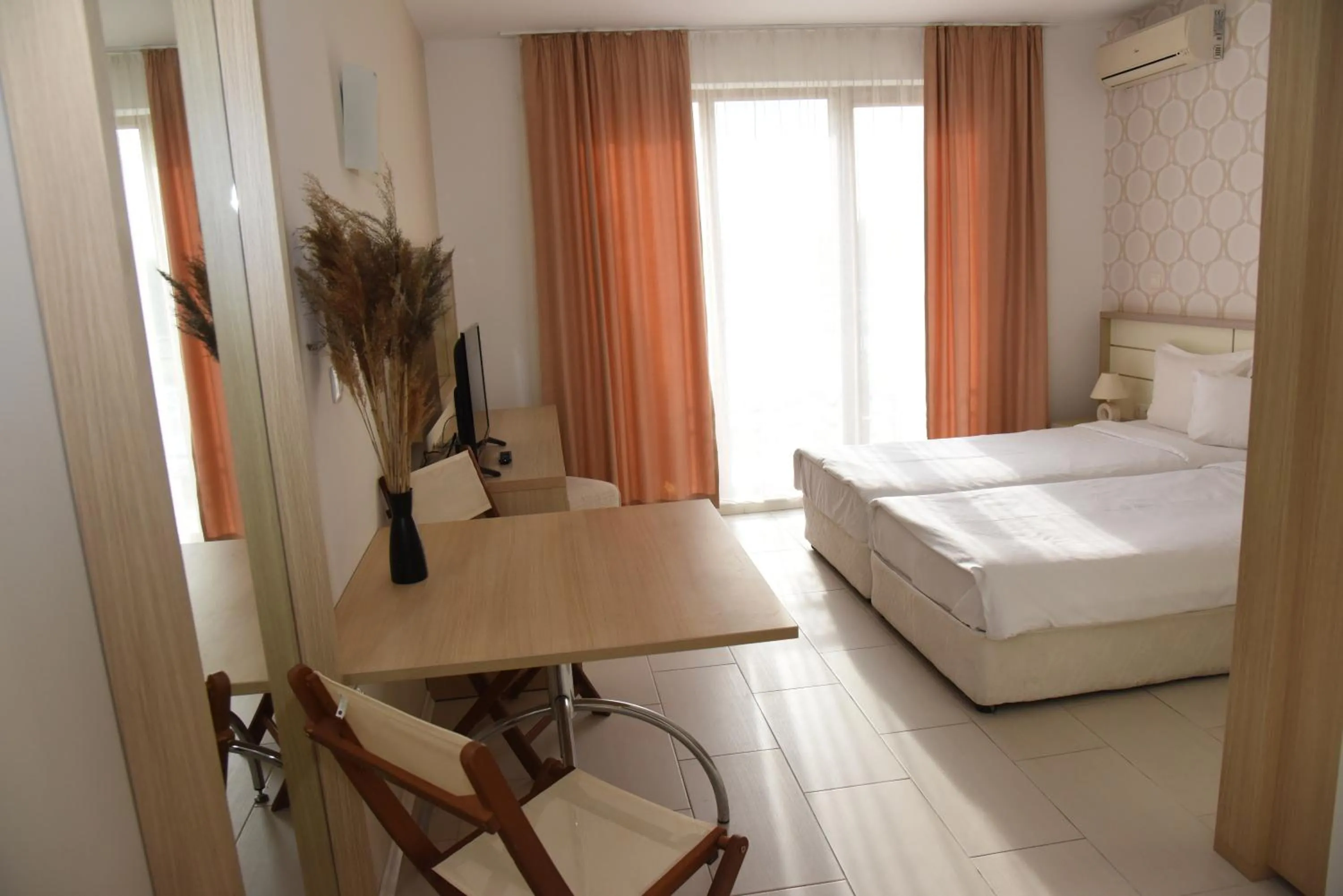 Bedroom, Bed in Hotel Paradise Garden