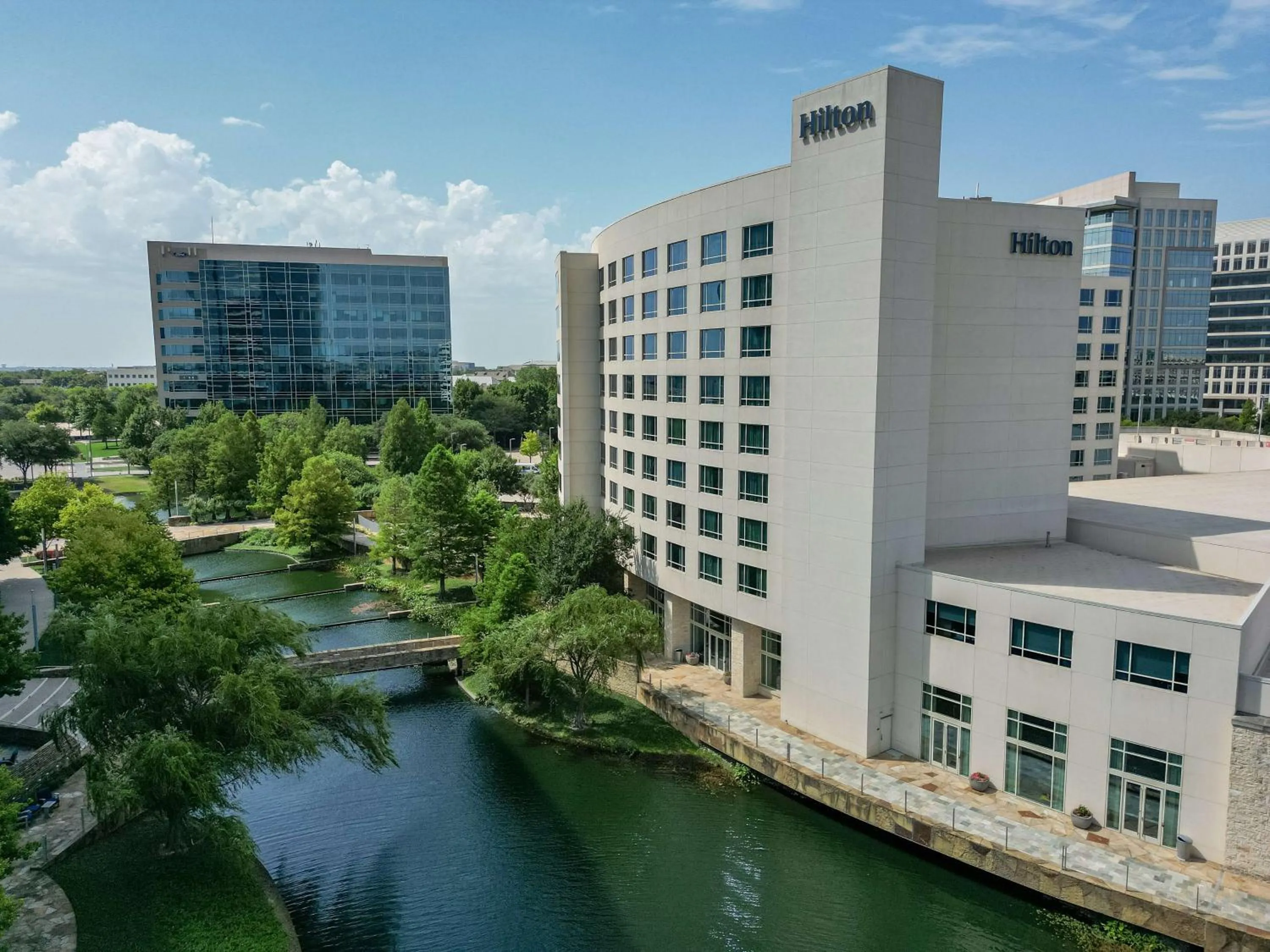 Property building in Hilton Dallas/Plano Granite Park