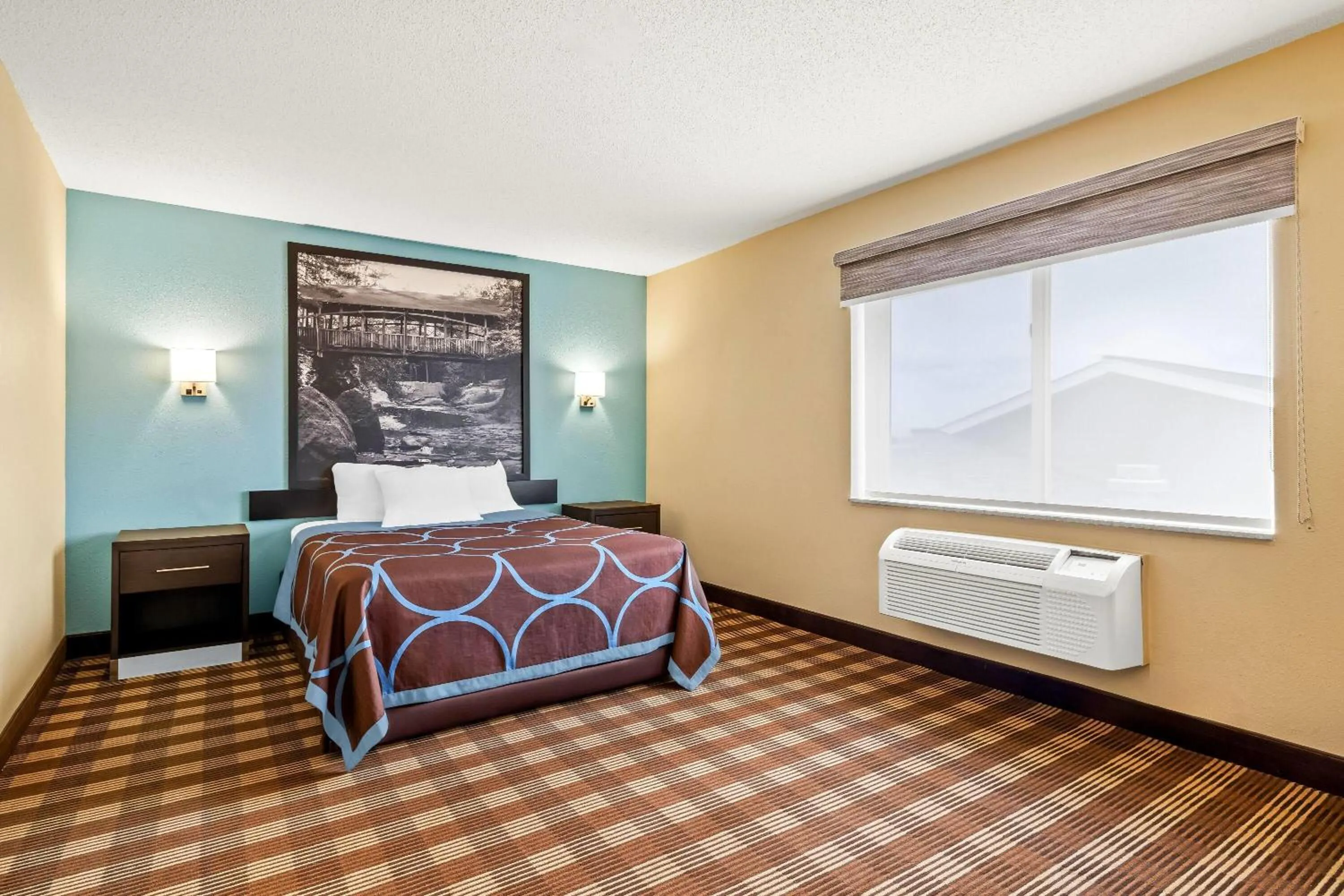 Photo of the whole room, Bed in Super 8 by Wyndham Osseo WI
