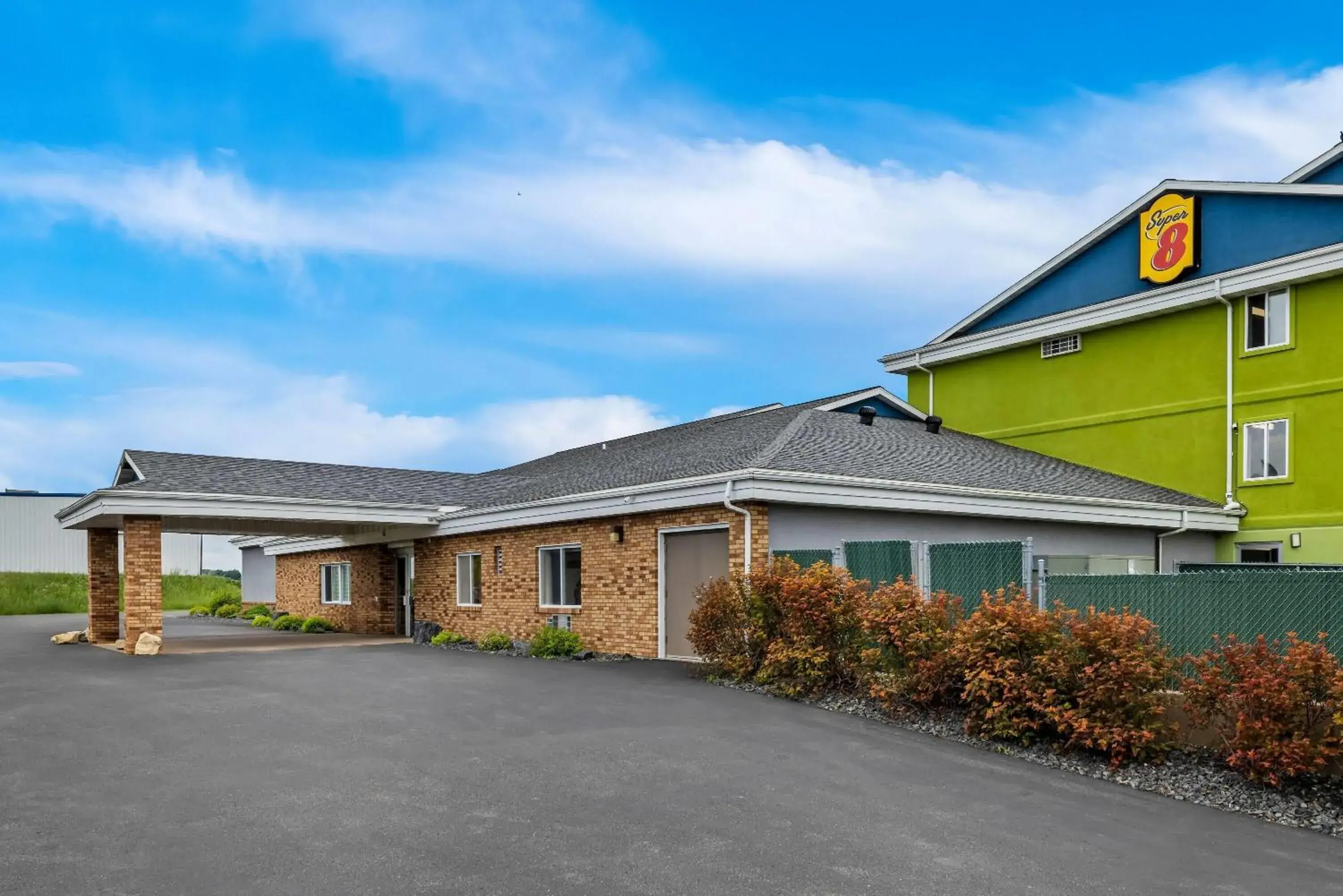 Property building in Super 8 by Wyndham Osseo WI Property building in Super 8 by Wyndham Osseo WI