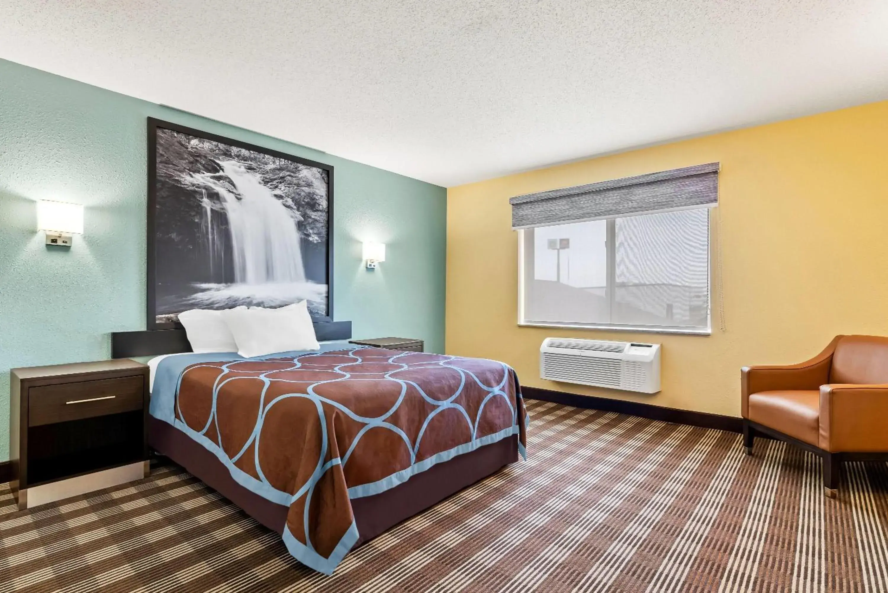 Two-Bedroom, Suite with 1 King Bed and 1 Queen Bed, Non-Smoking in Super 8 by Wyndham Osseo WI Two-Bedroom, Suite with 1 King Bed and 1 Queen Bed, Non-Smoking in Super 8 by Wyndham Osseo WI