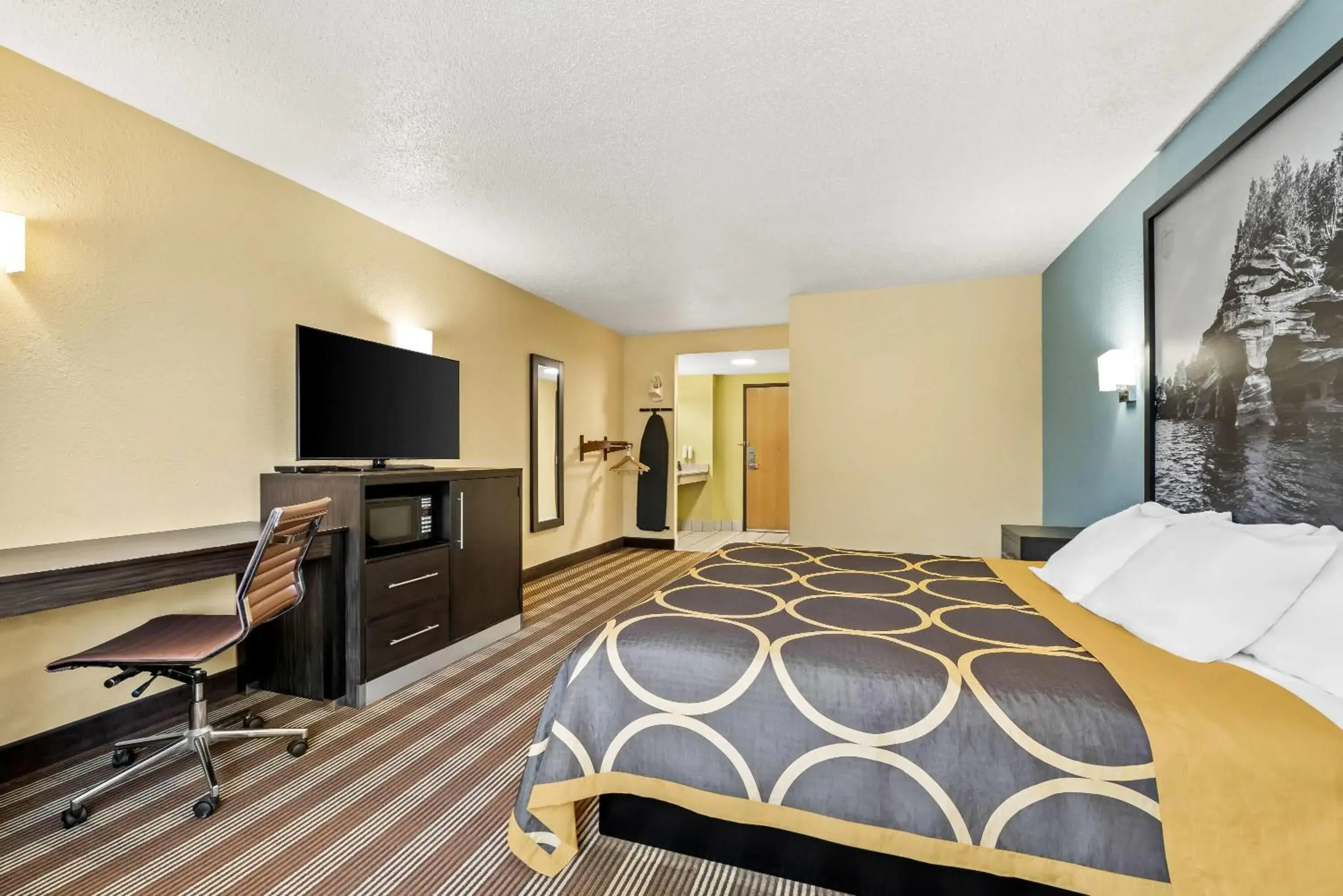 Bed in Super 8 by Wyndham Osseo WI Bed in Super 8 by Wyndham Osseo WI