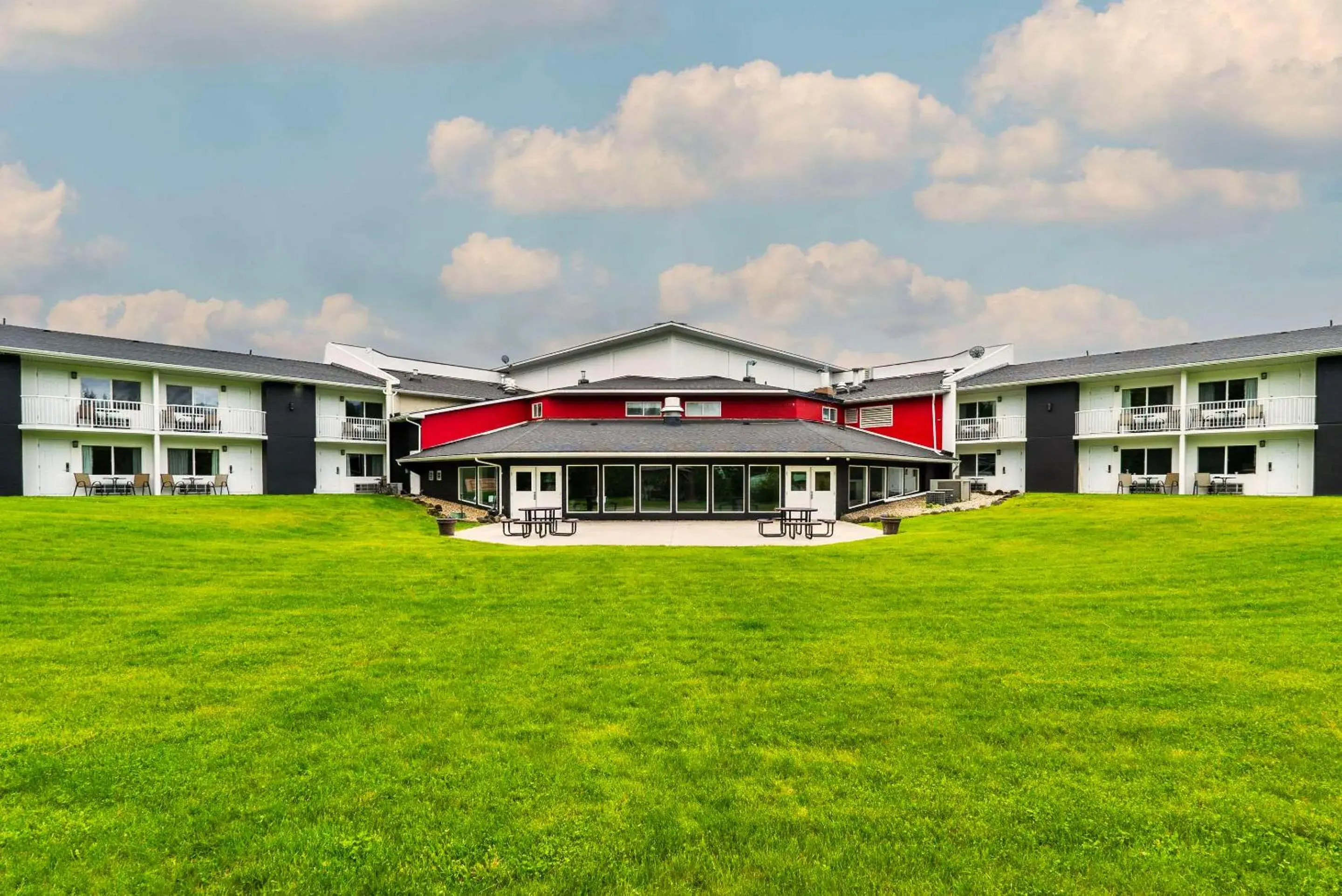 Property building in Quality Inn & Suites Property building in Quality Inn & Suites