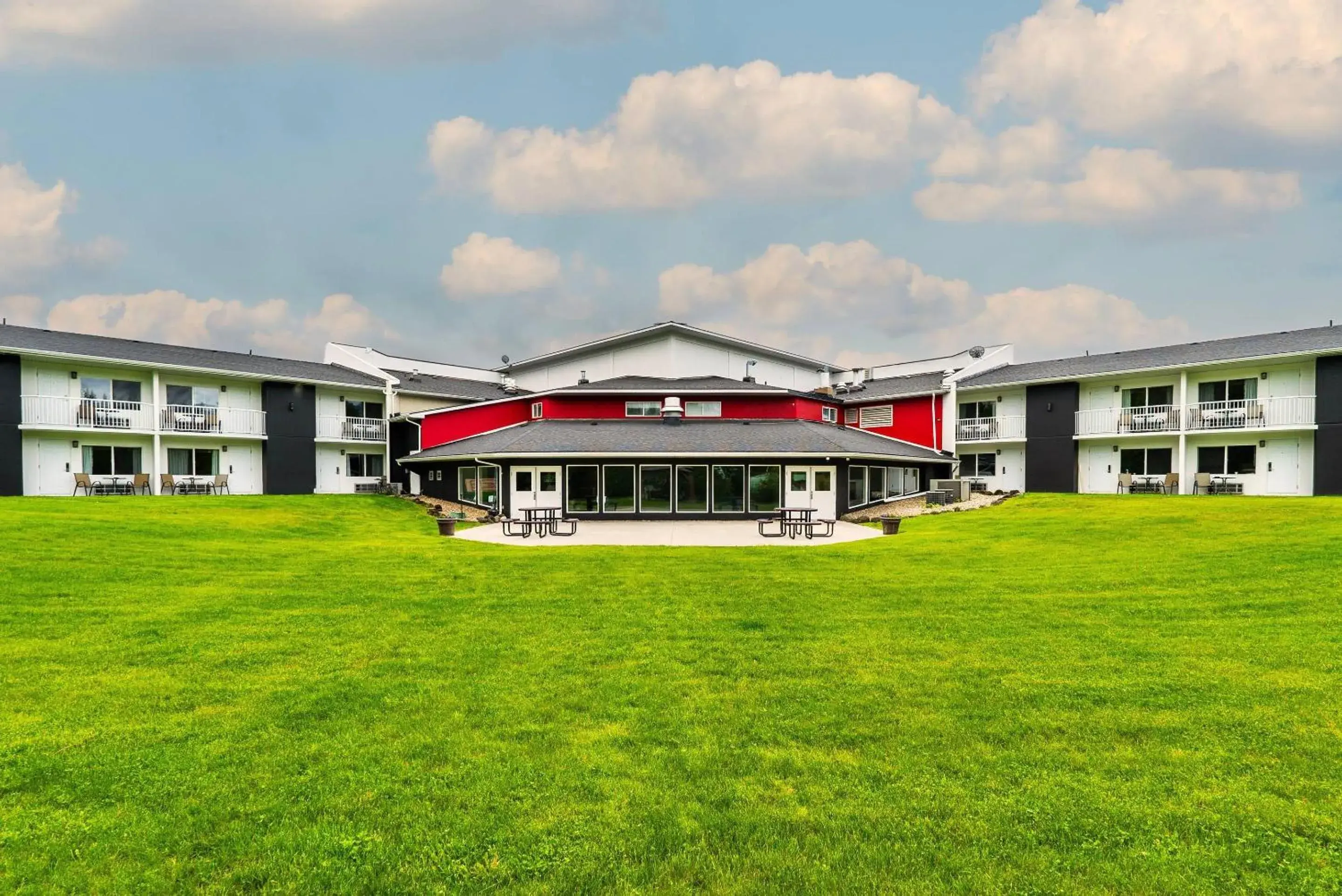 Property building in Quality Inn & Suites Property building in Quality Inn & Suites