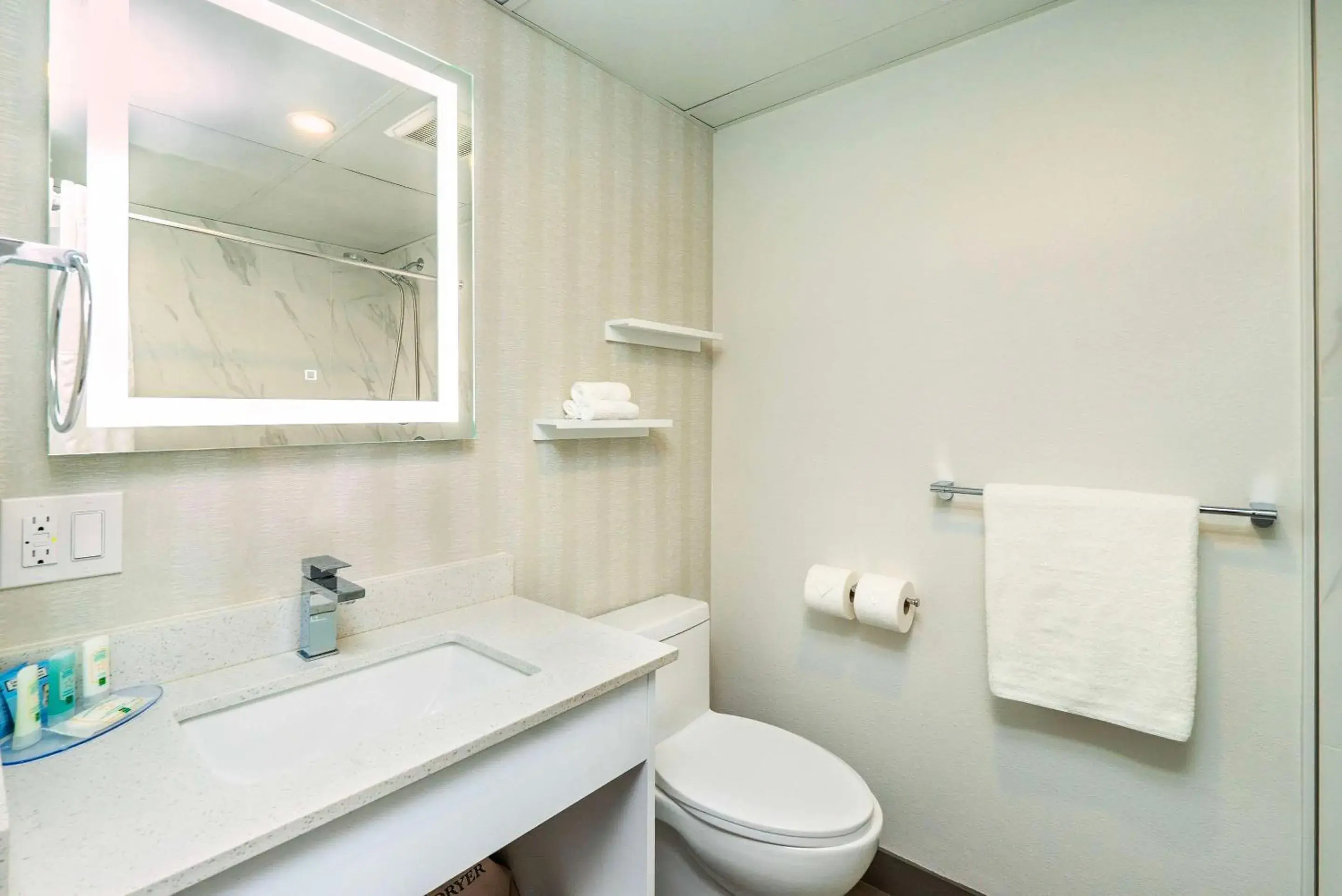 Bedroom in Quality Inn & Suites Bedroom in Quality Inn & Suites