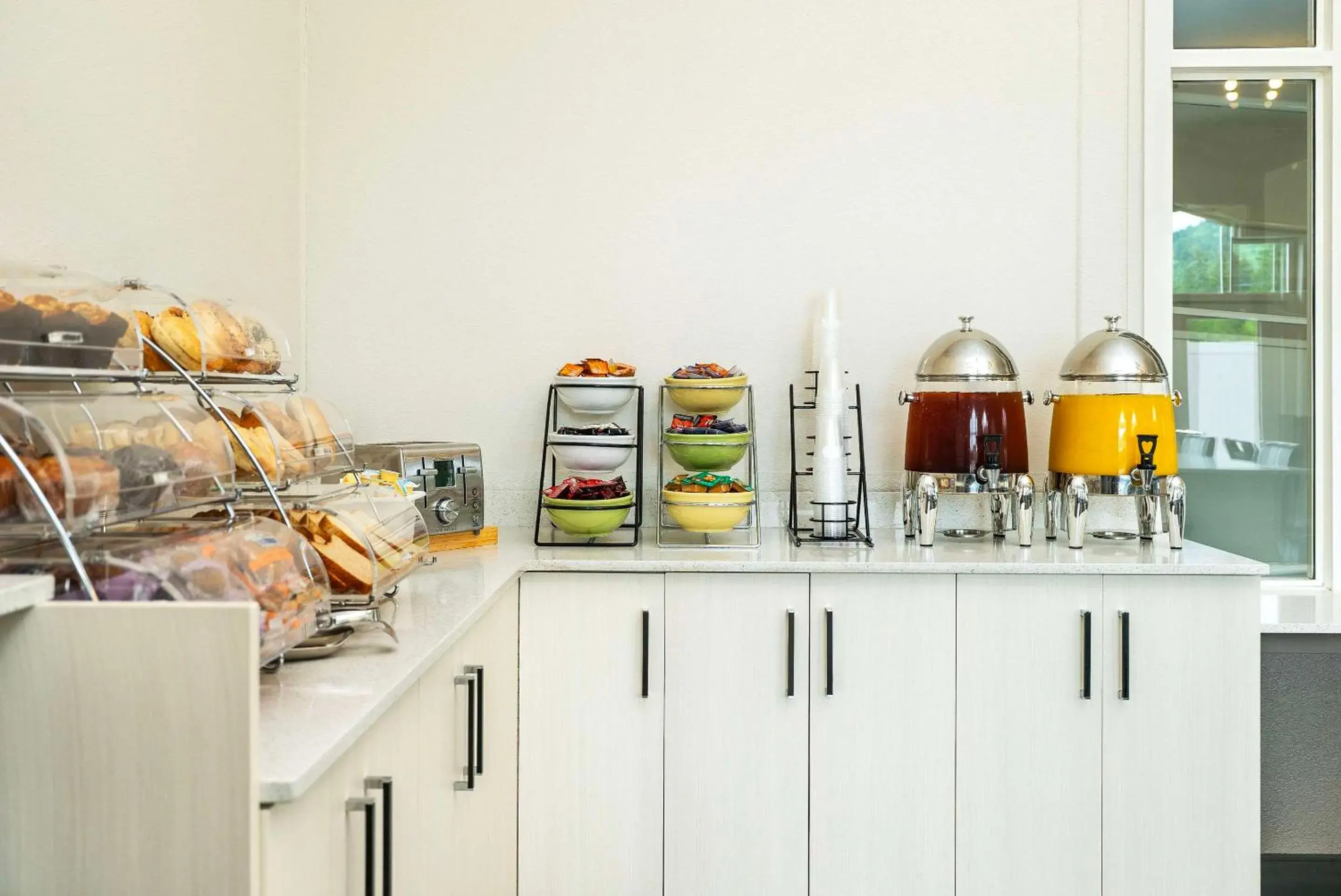 Breakfast in Quality Inn & Suites Breakfast in Quality Inn & Suites