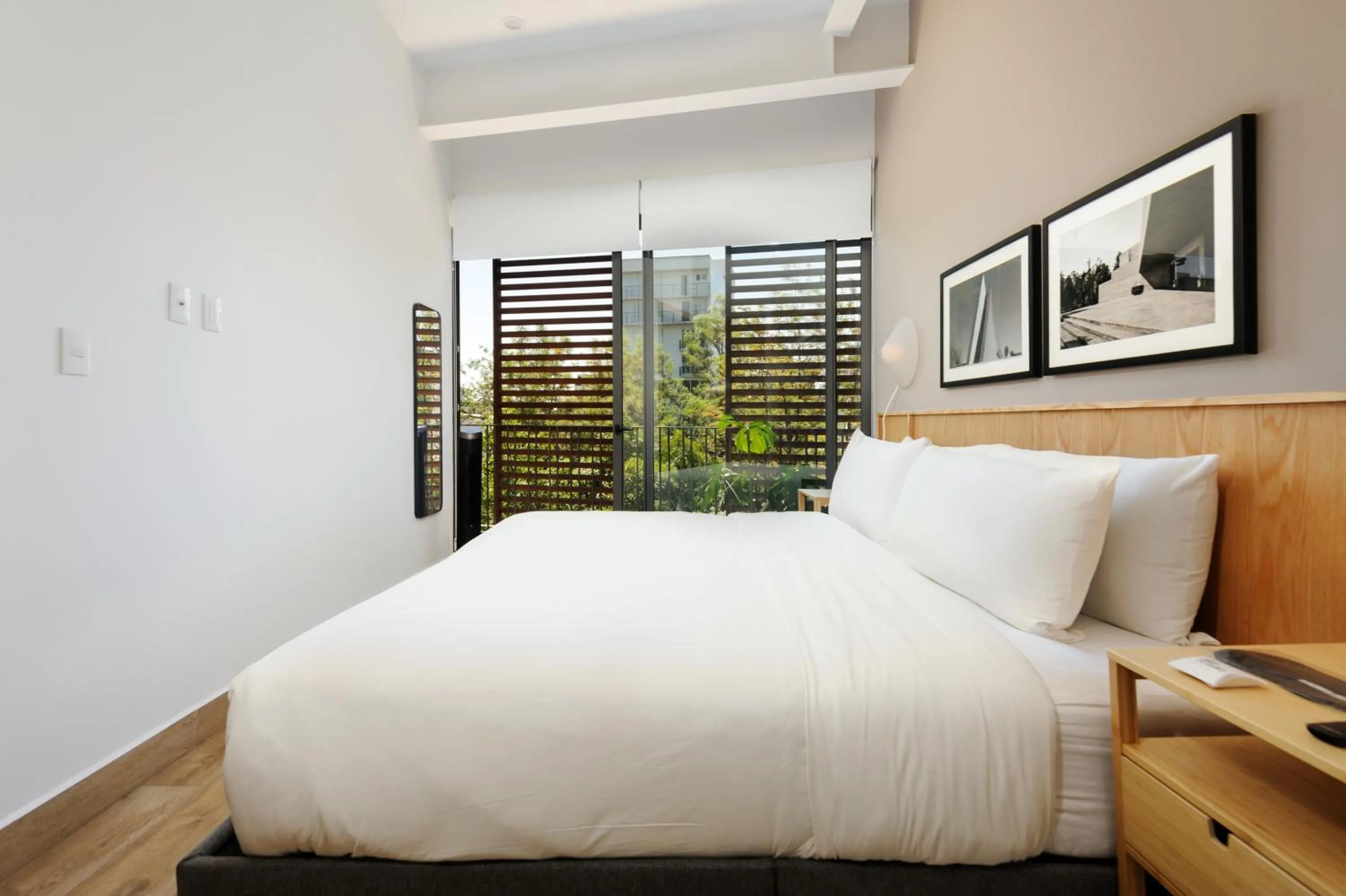 Bed in Londres 256 by Wynwood House