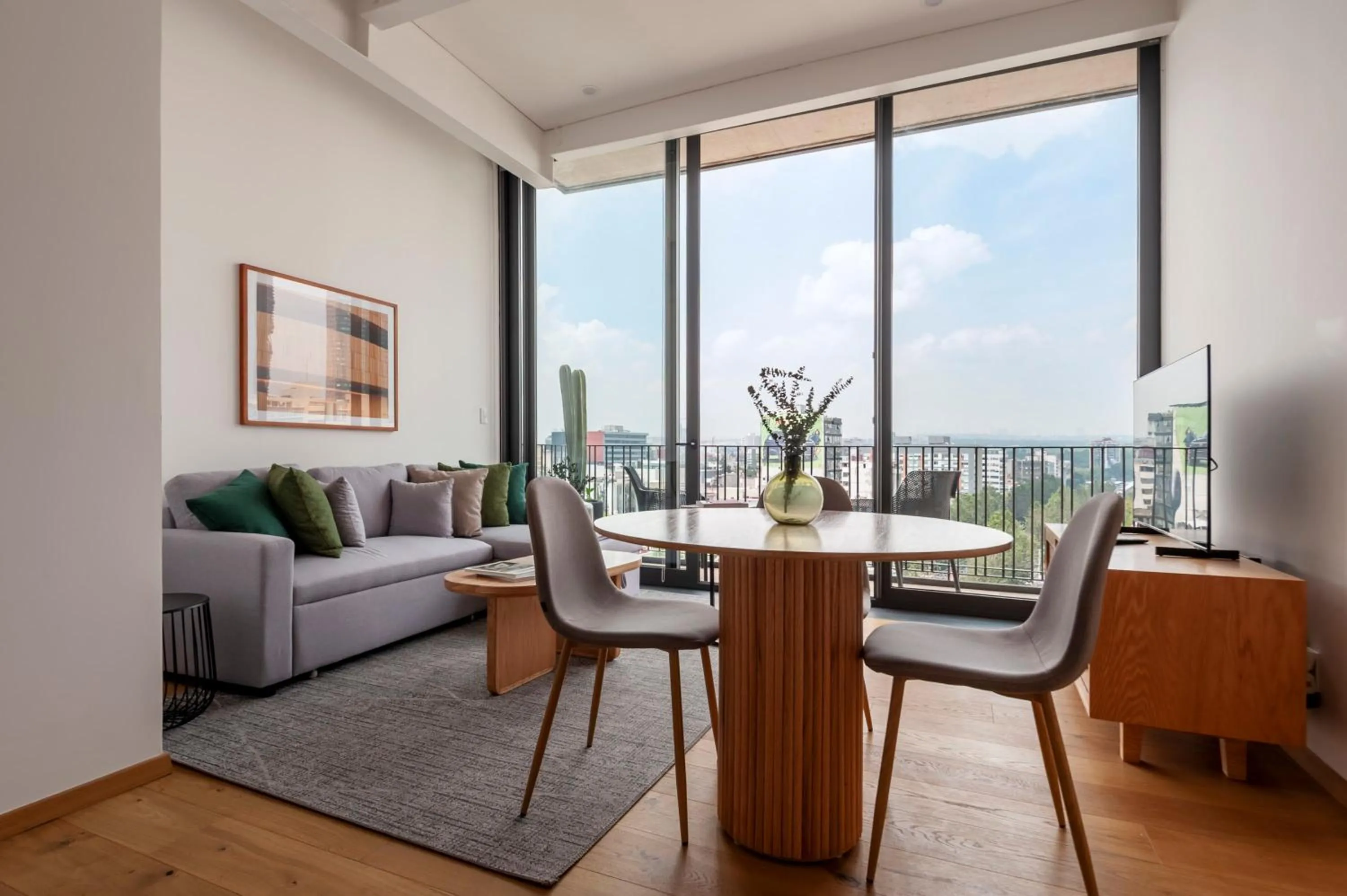 Dining area in Londres 256 by Wynwood House