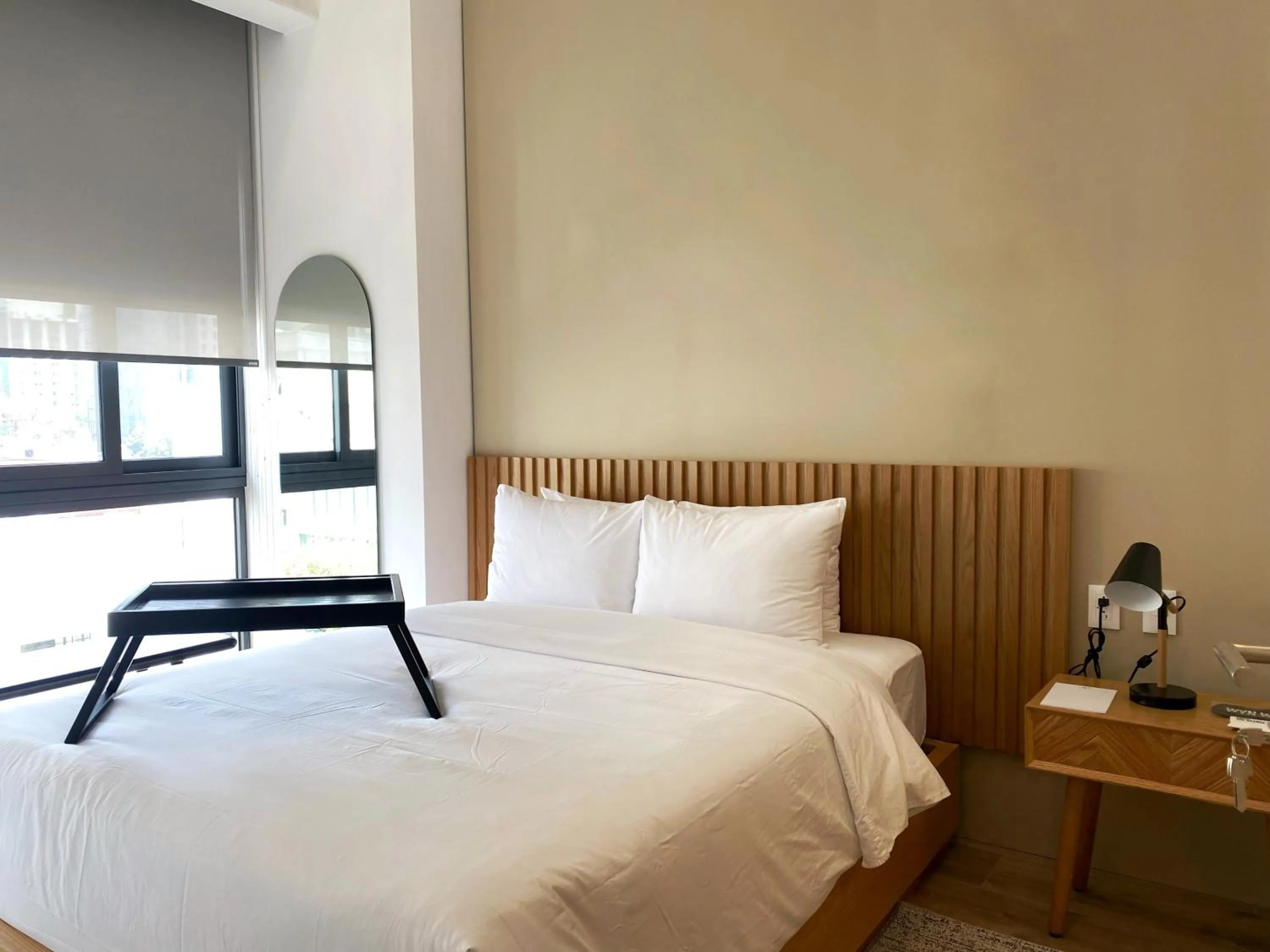 Bedroom, Bed in Londres 256 by Wynwood House