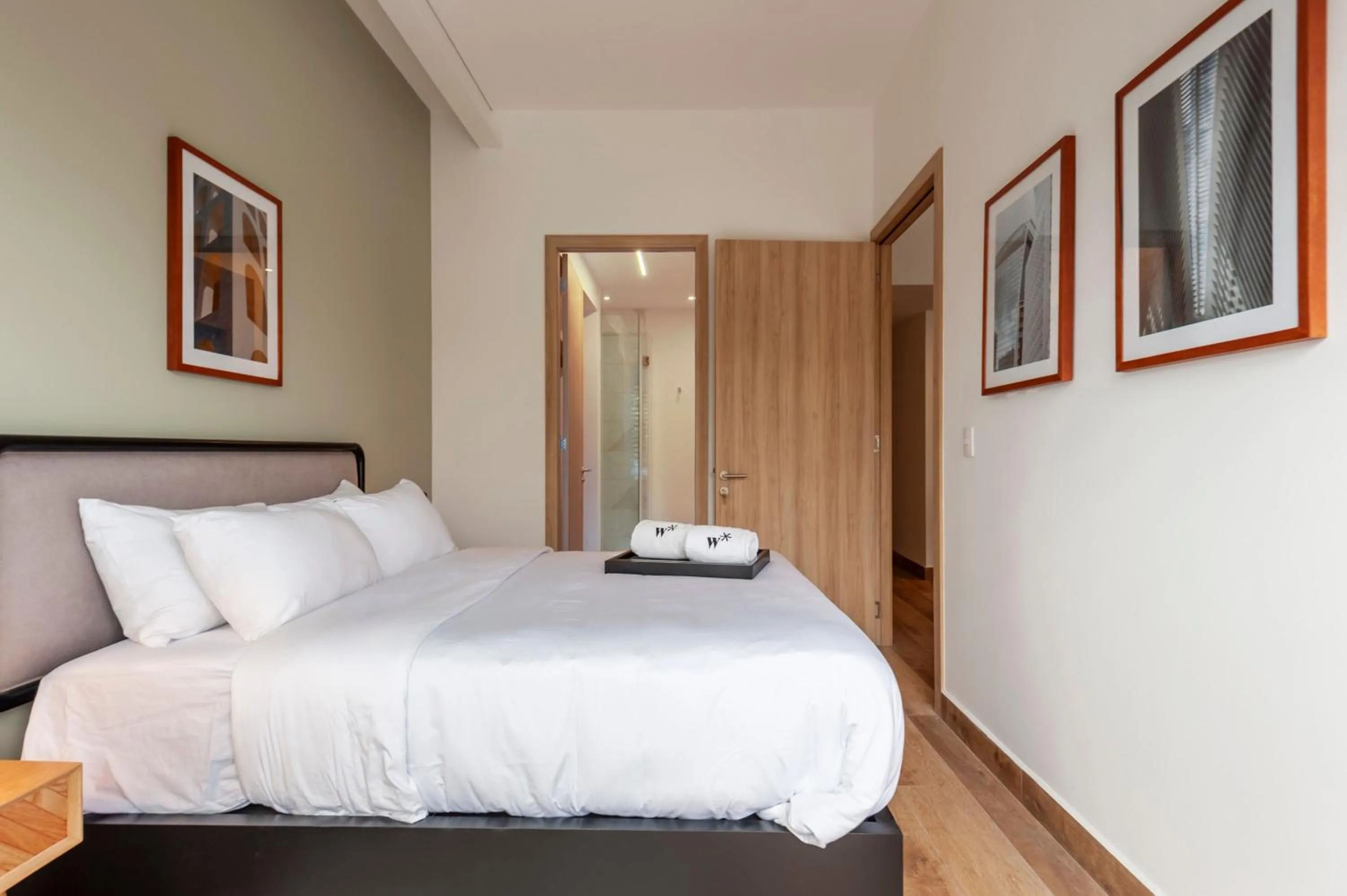 Bedroom, Bed in Londres 256 by Wynwood House