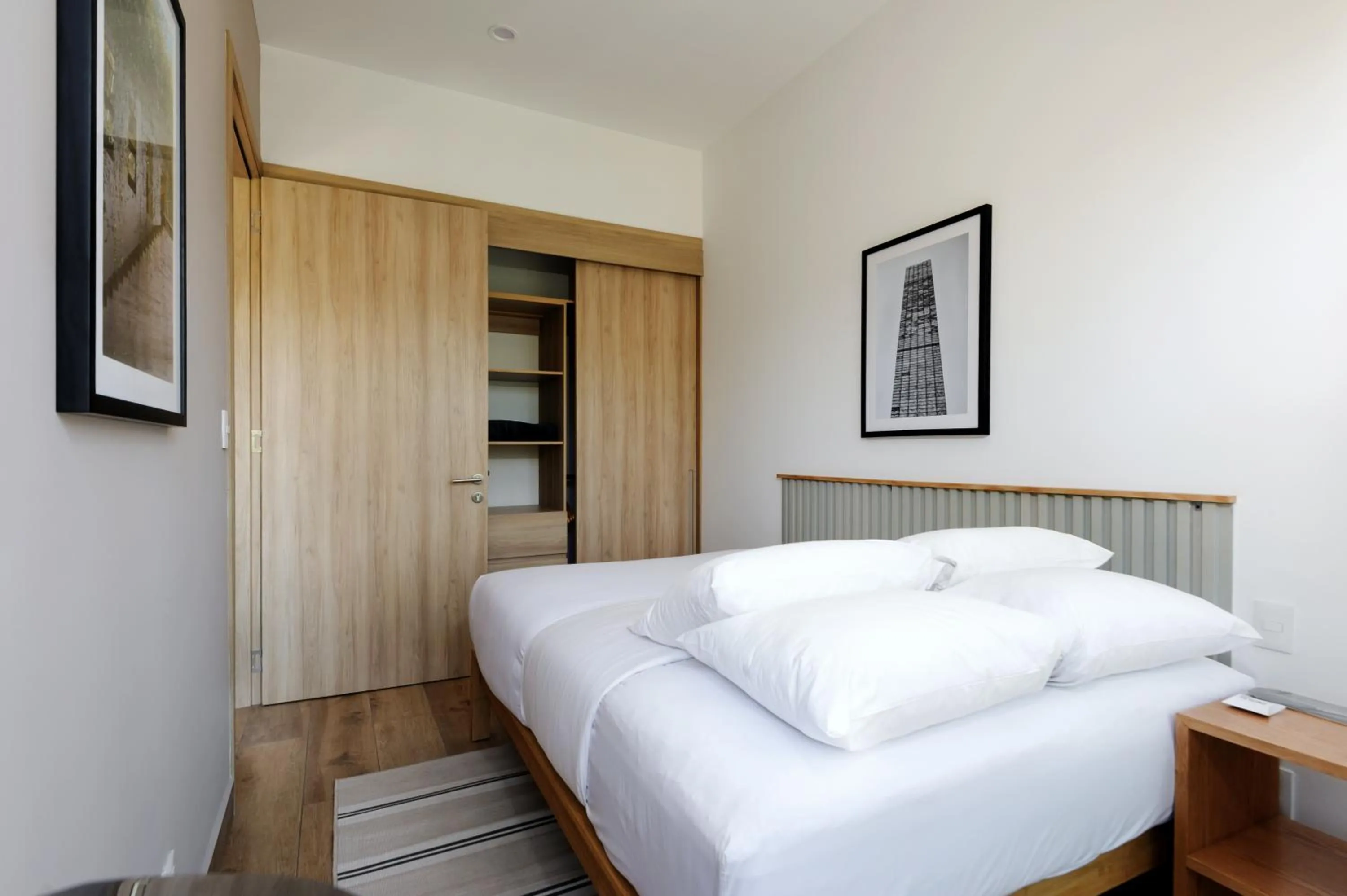 Bed in Londres 256 by Wynwood House