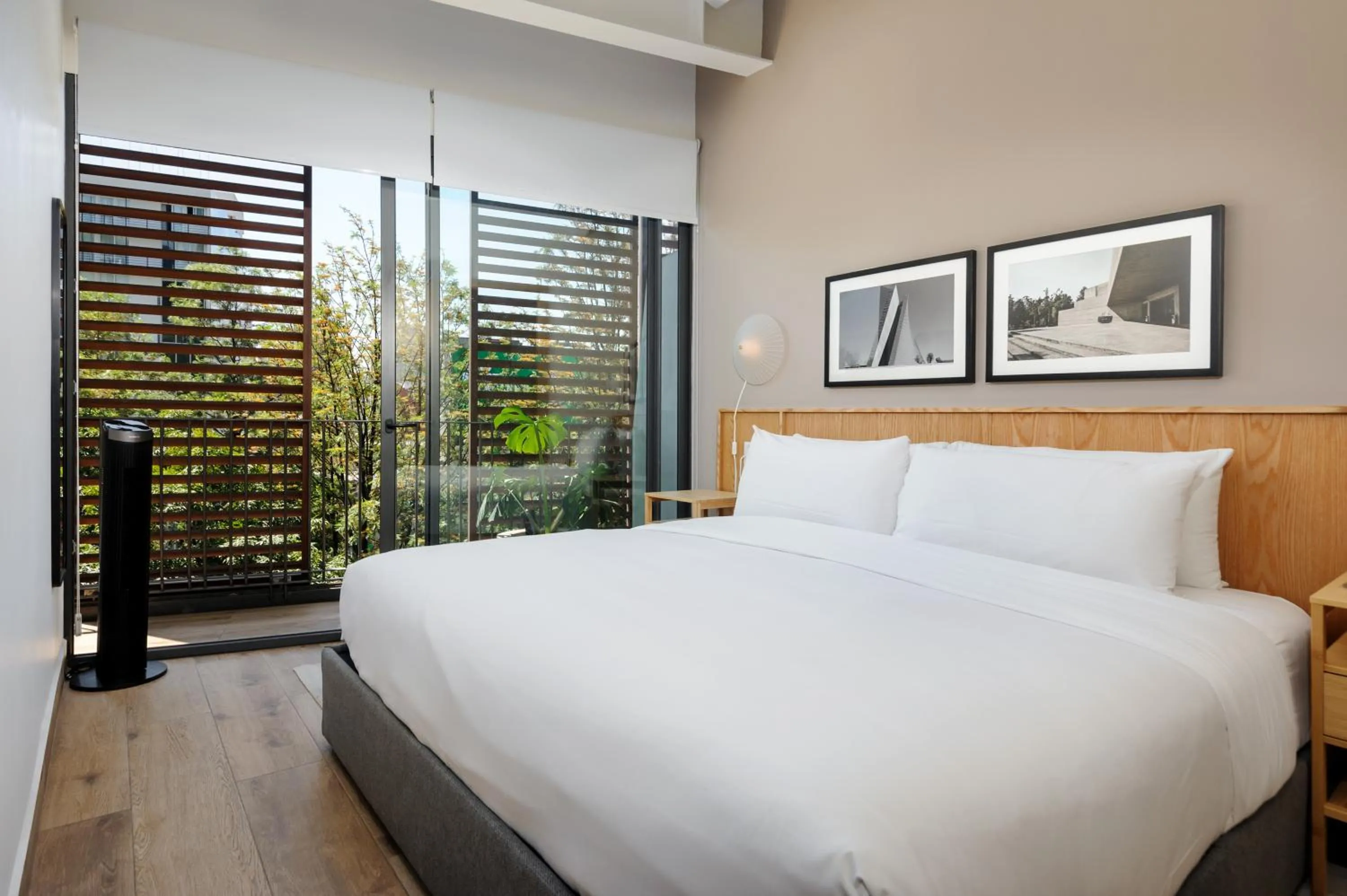 Bed in Londres 256 by Wynwood House