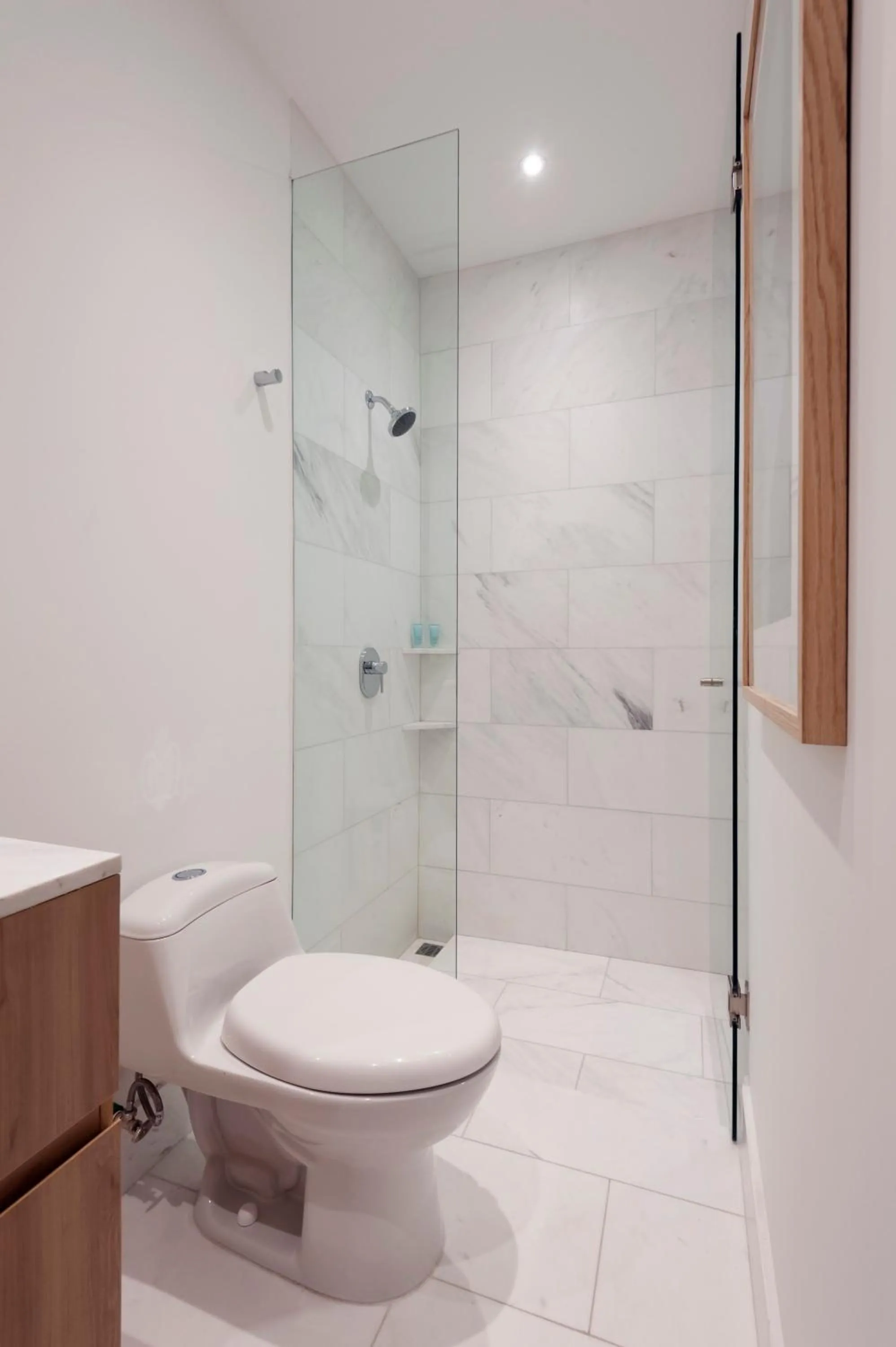 Bathroom in Londres 256 by Wynwood House