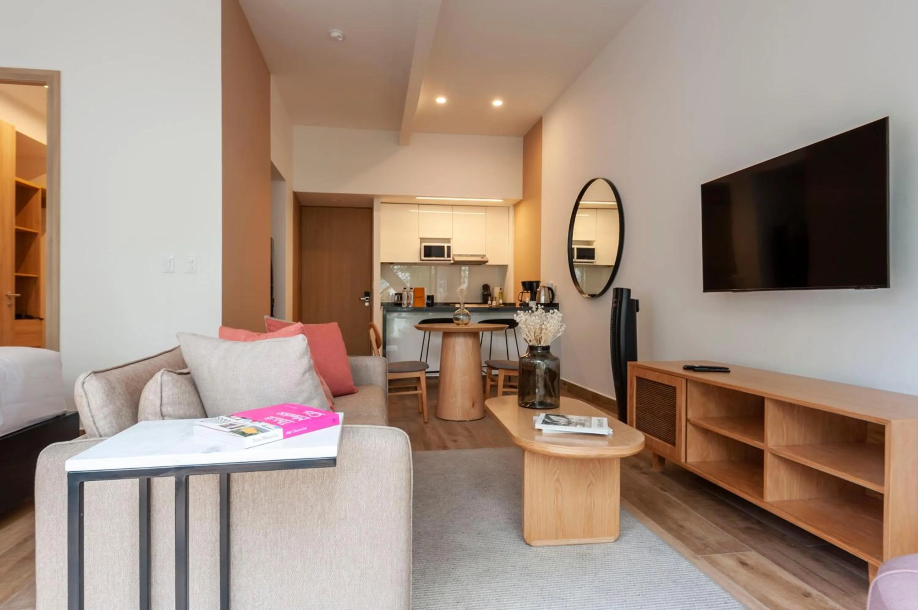 Living room in Londres 256 by Wynwood House