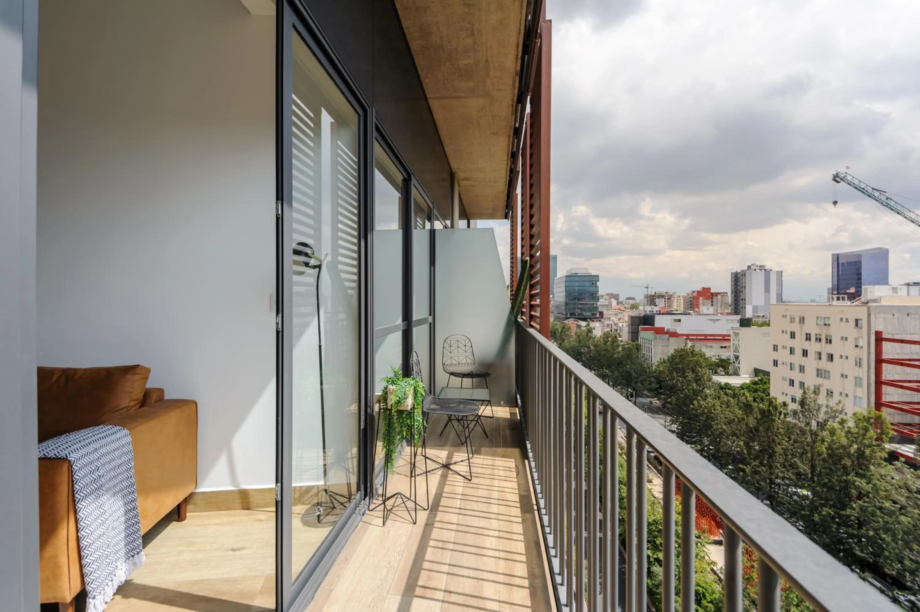 Balcony/Terrace in Londres 256 by Wynwood House