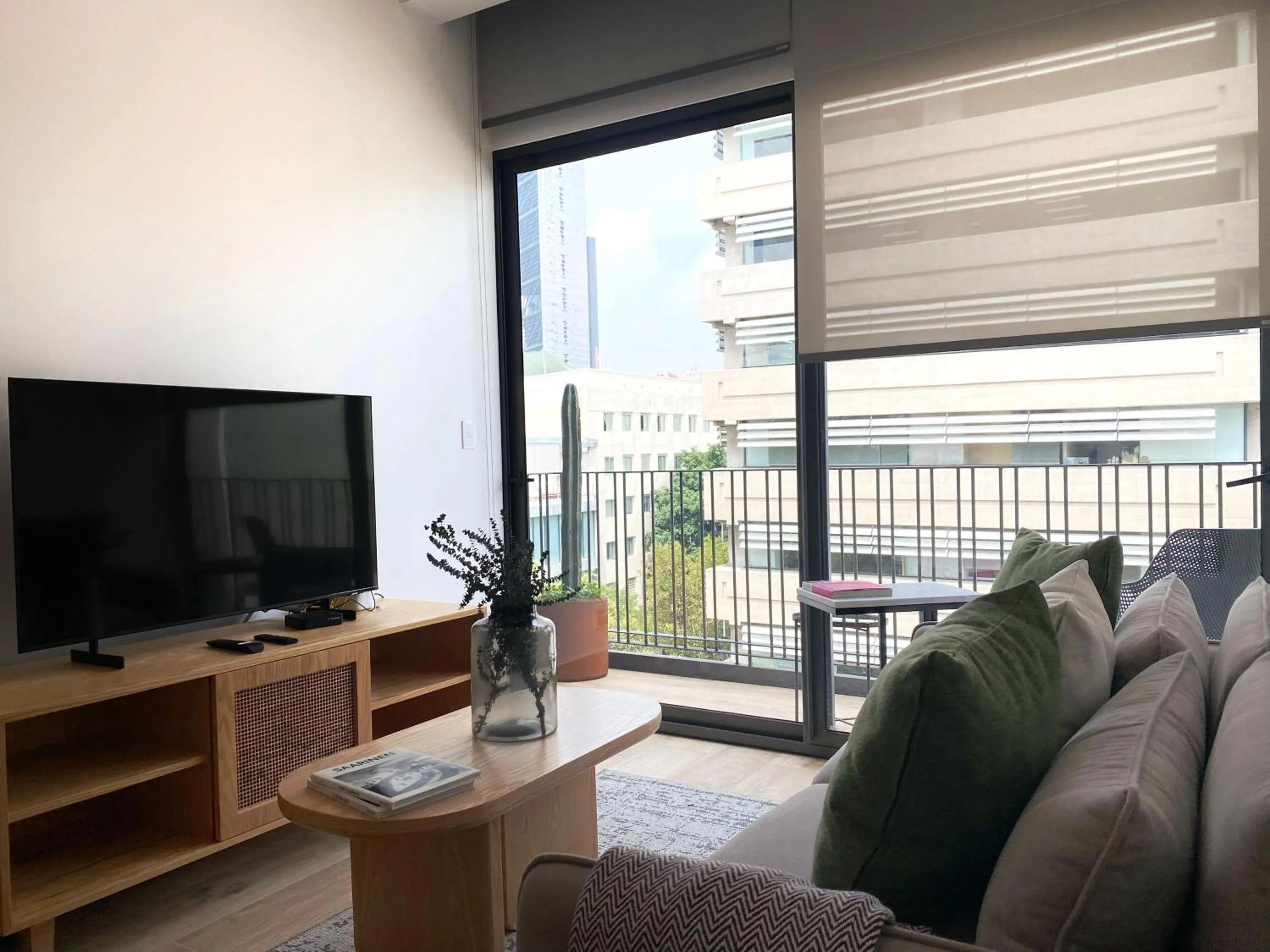 Living room in Londres 256 by Wynwood House