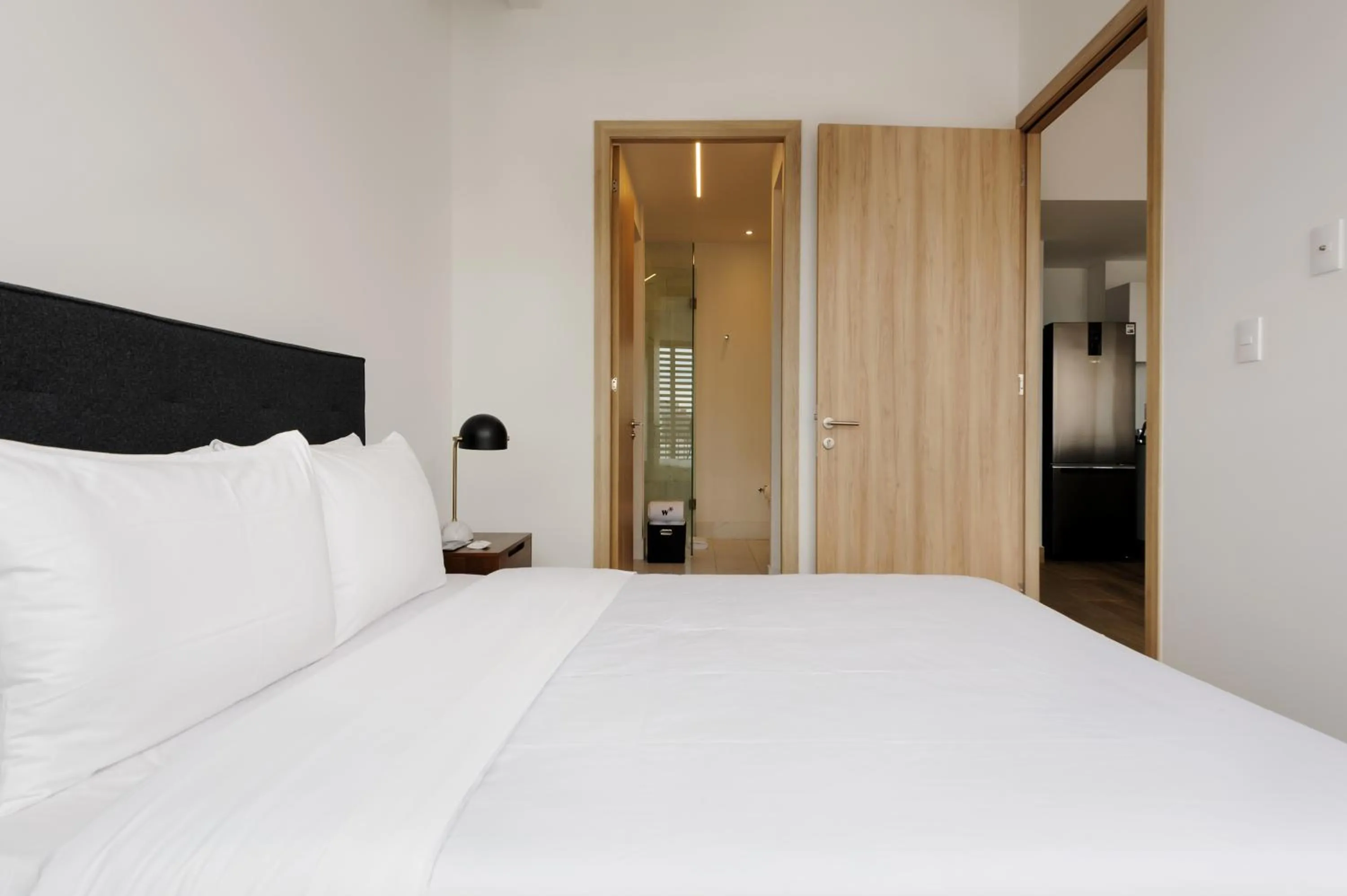 Bedroom, Bed in Londres 256 by Wynwood House