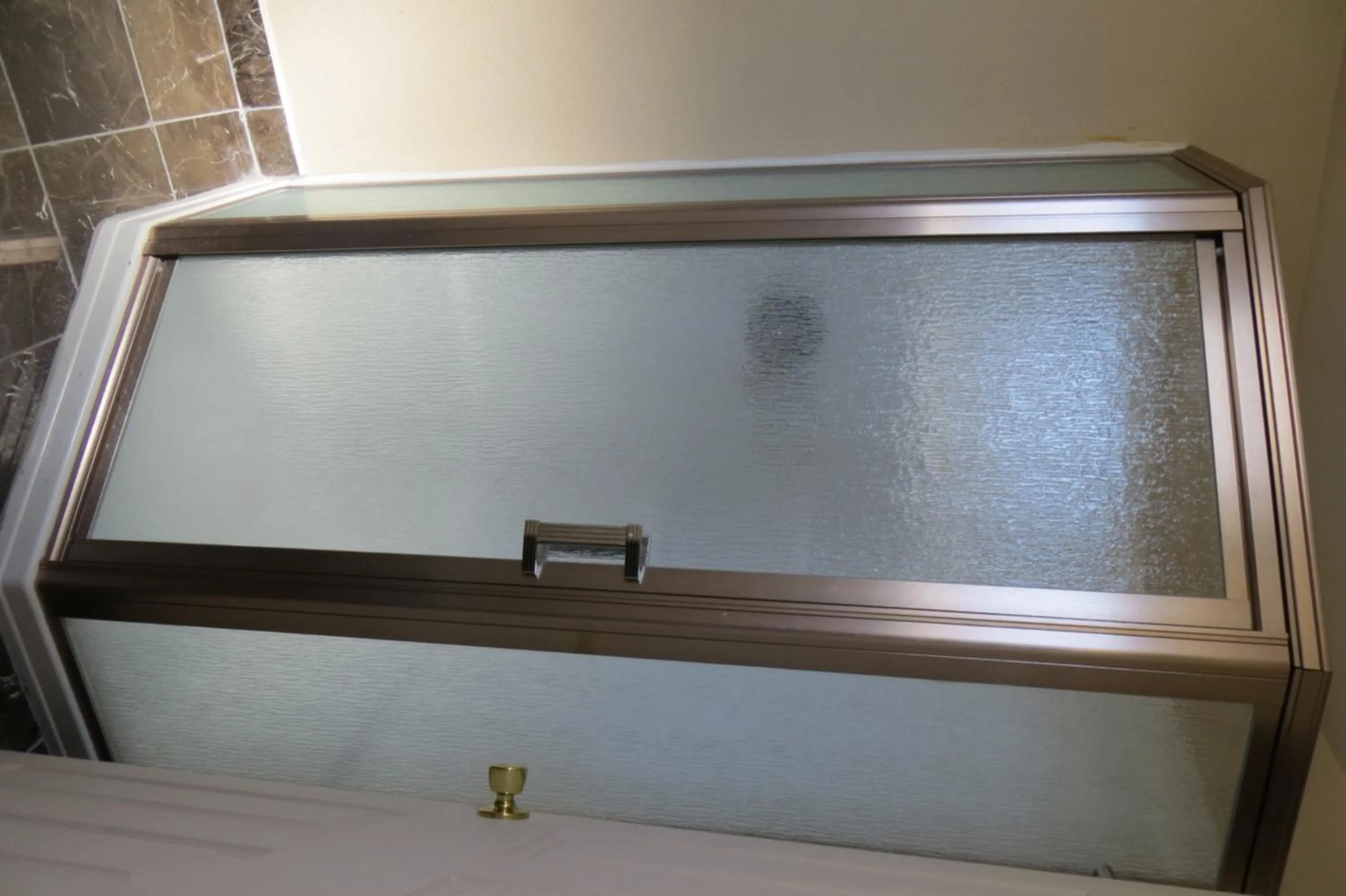 Shower in American Inn Stockton