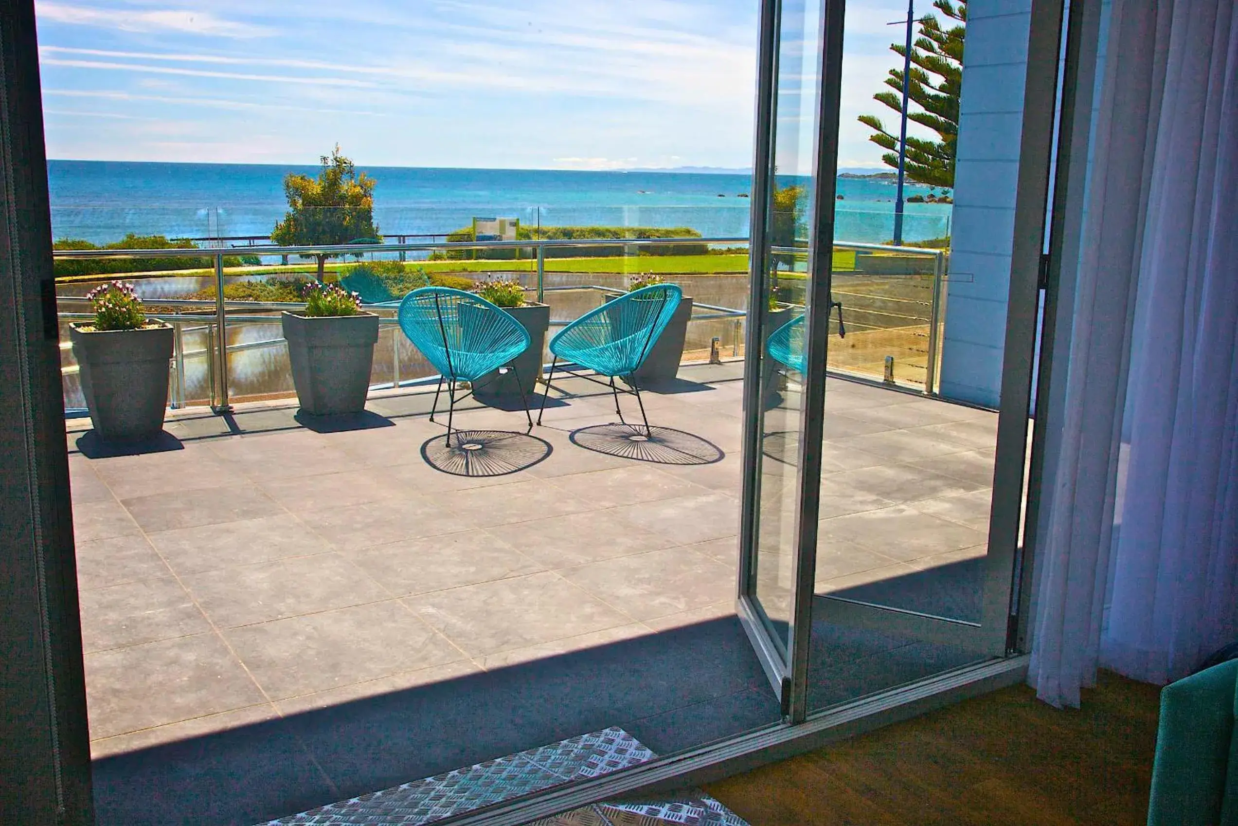 Beach Front 2 with Ocean View (Wheel Chair Friendly) in Penguin Beachfront Apartments Beach Front 2 with Ocean View (Wheel Chair Friendly) in Penguin Beachfront Apartments