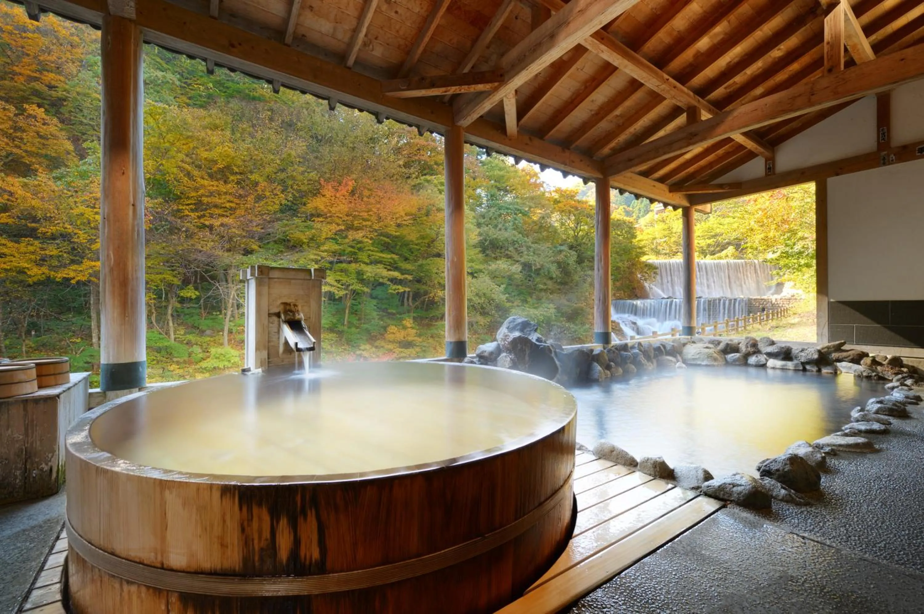 Hot Spring Bath in Sansuiso Tsuchiyu Spa
