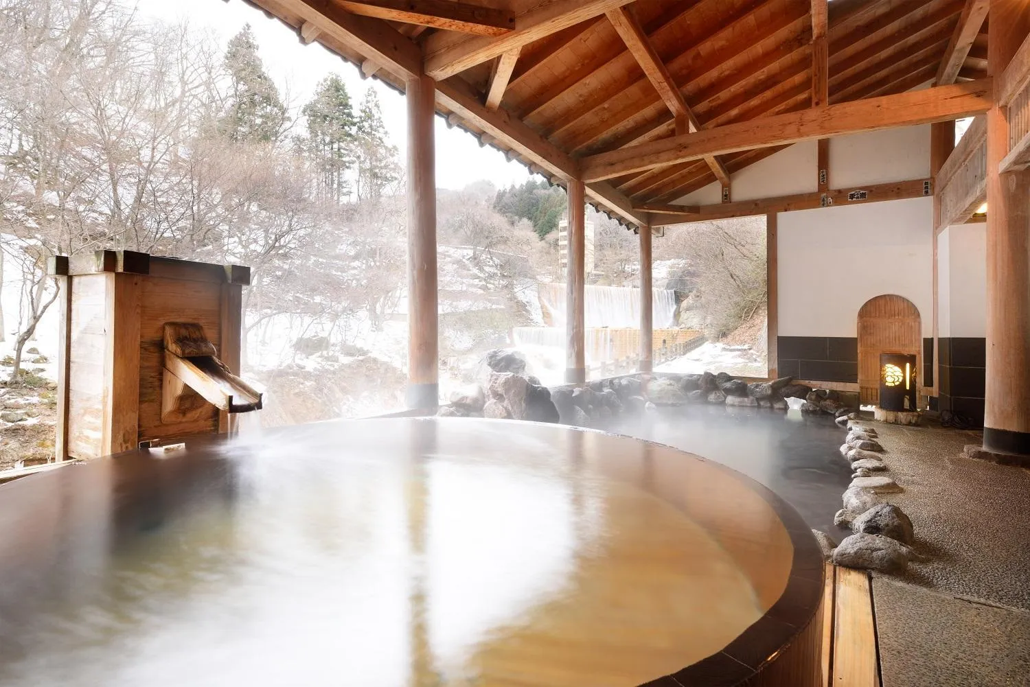 Hot Spring Bath in Sansuiso Tsuchiyu Spa