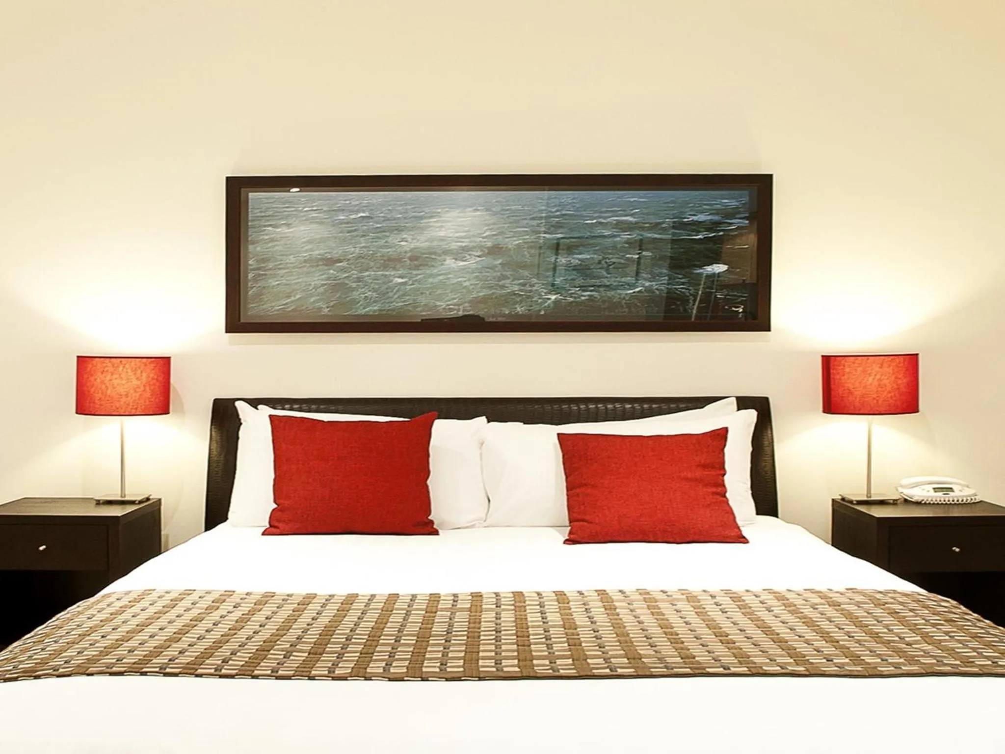 Bedroom, Bed in The Waves Apartments