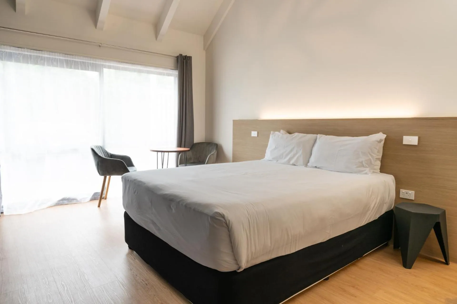 Bed in Mt Wellington Motel