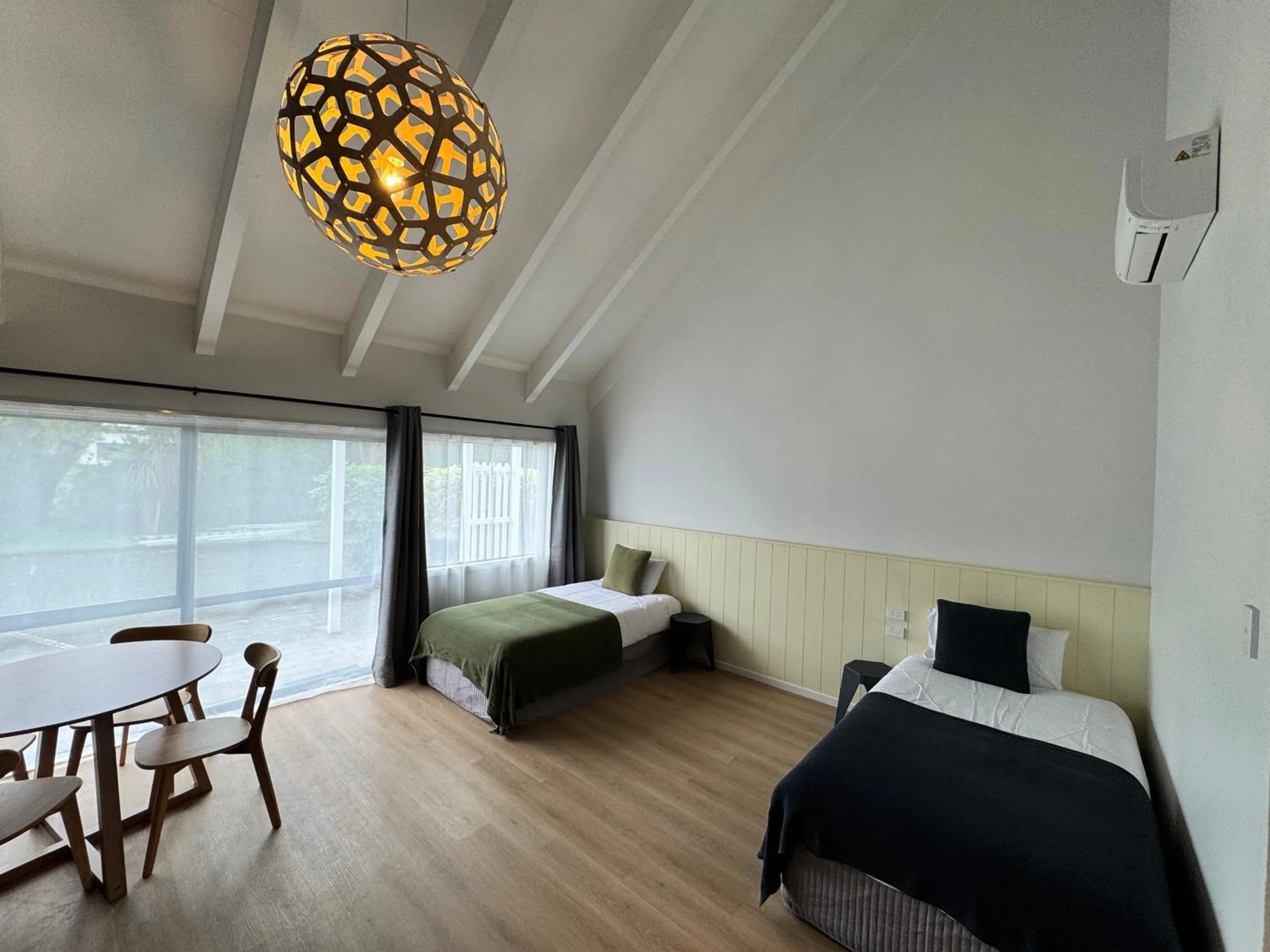 Bed in Mt Wellington Motel