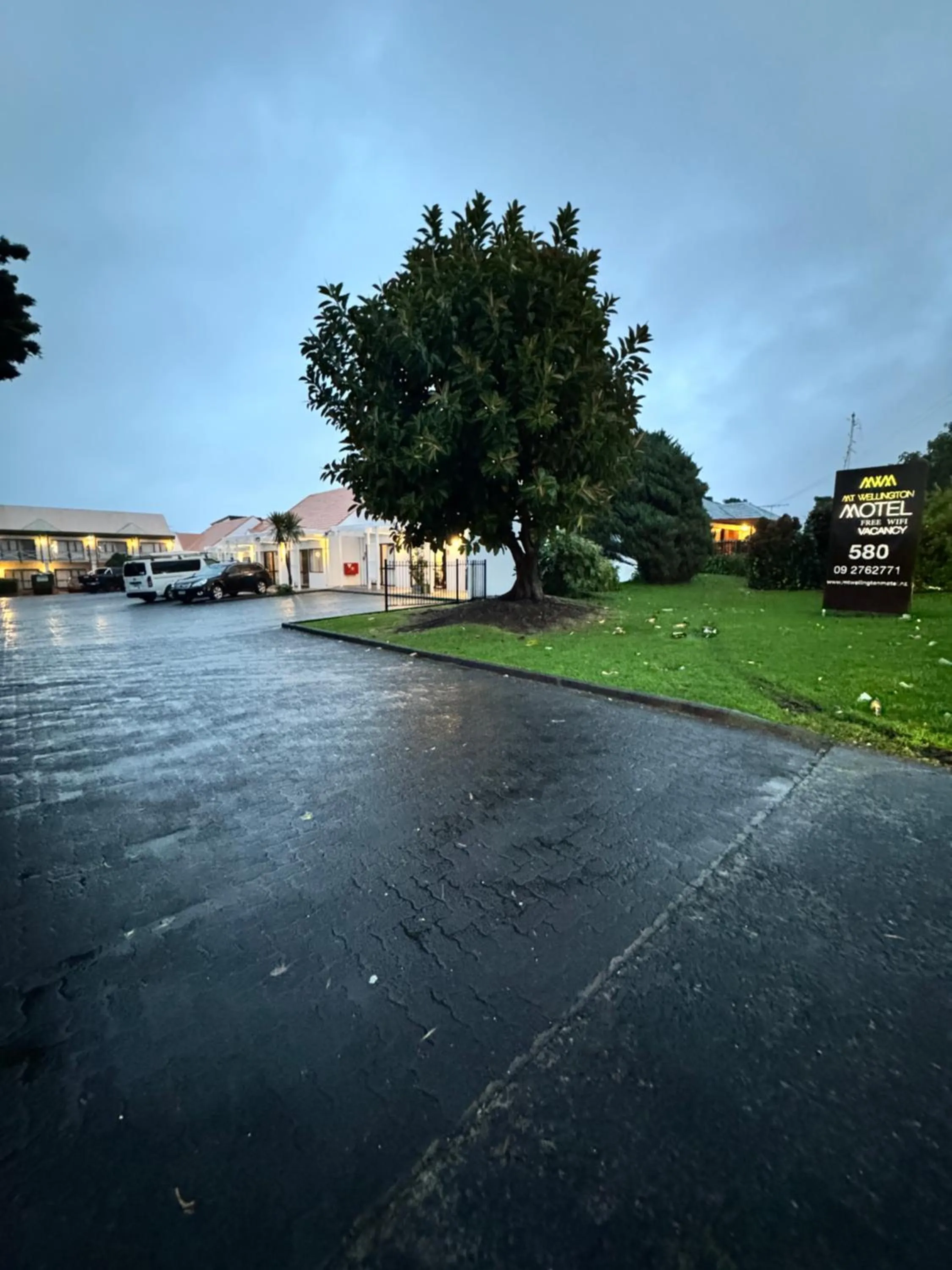 Property building in Mt Wellington Motel