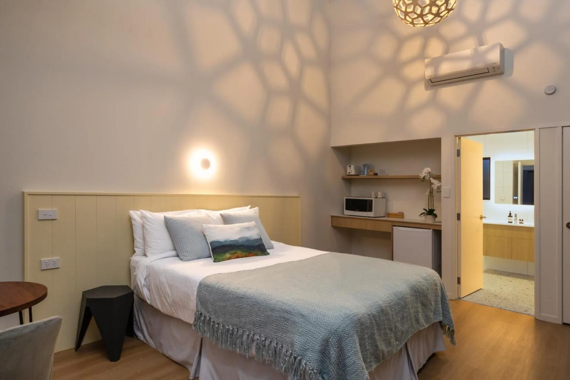 Bed in Mt Wellington Motel