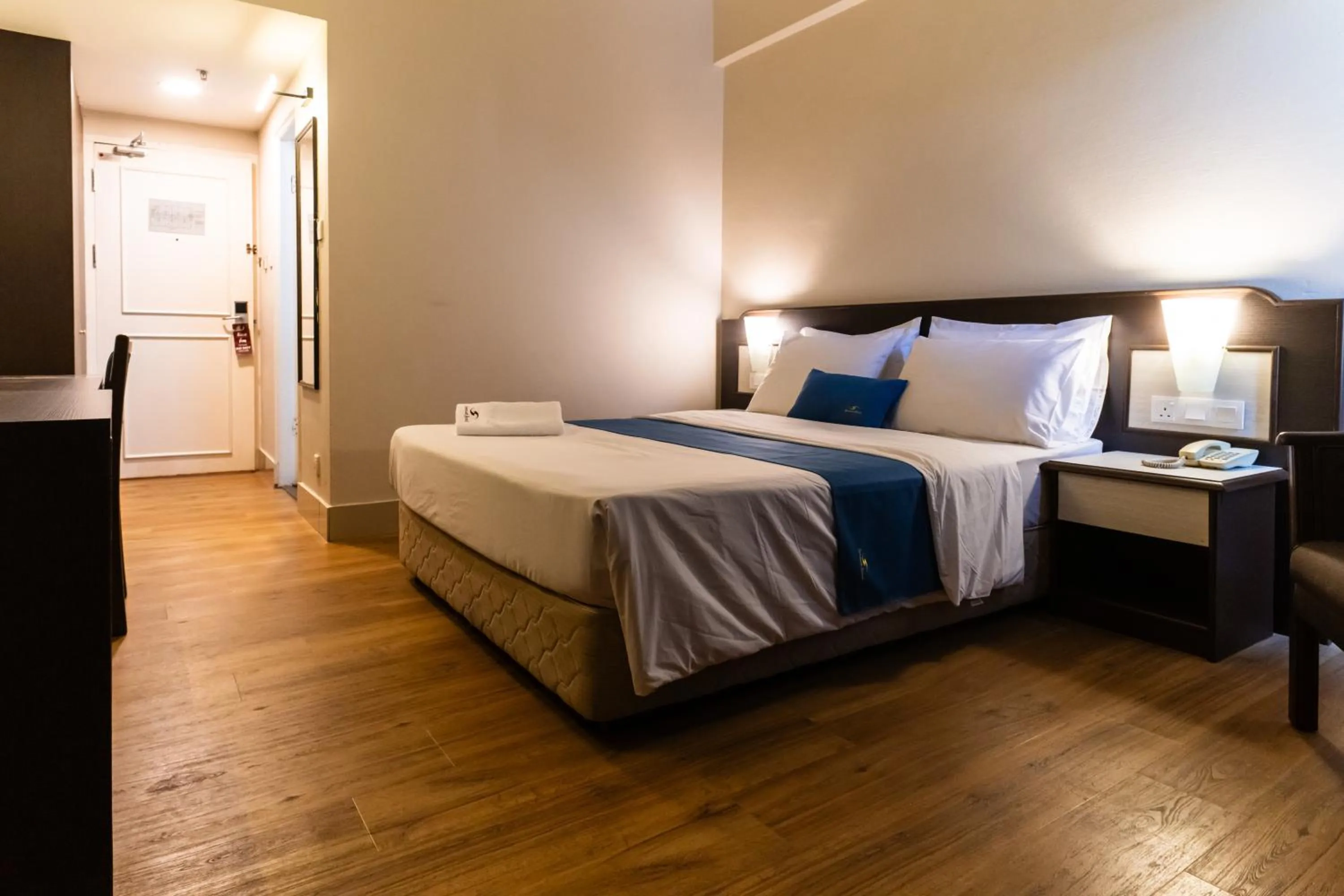 Bed in Somerset Hotel