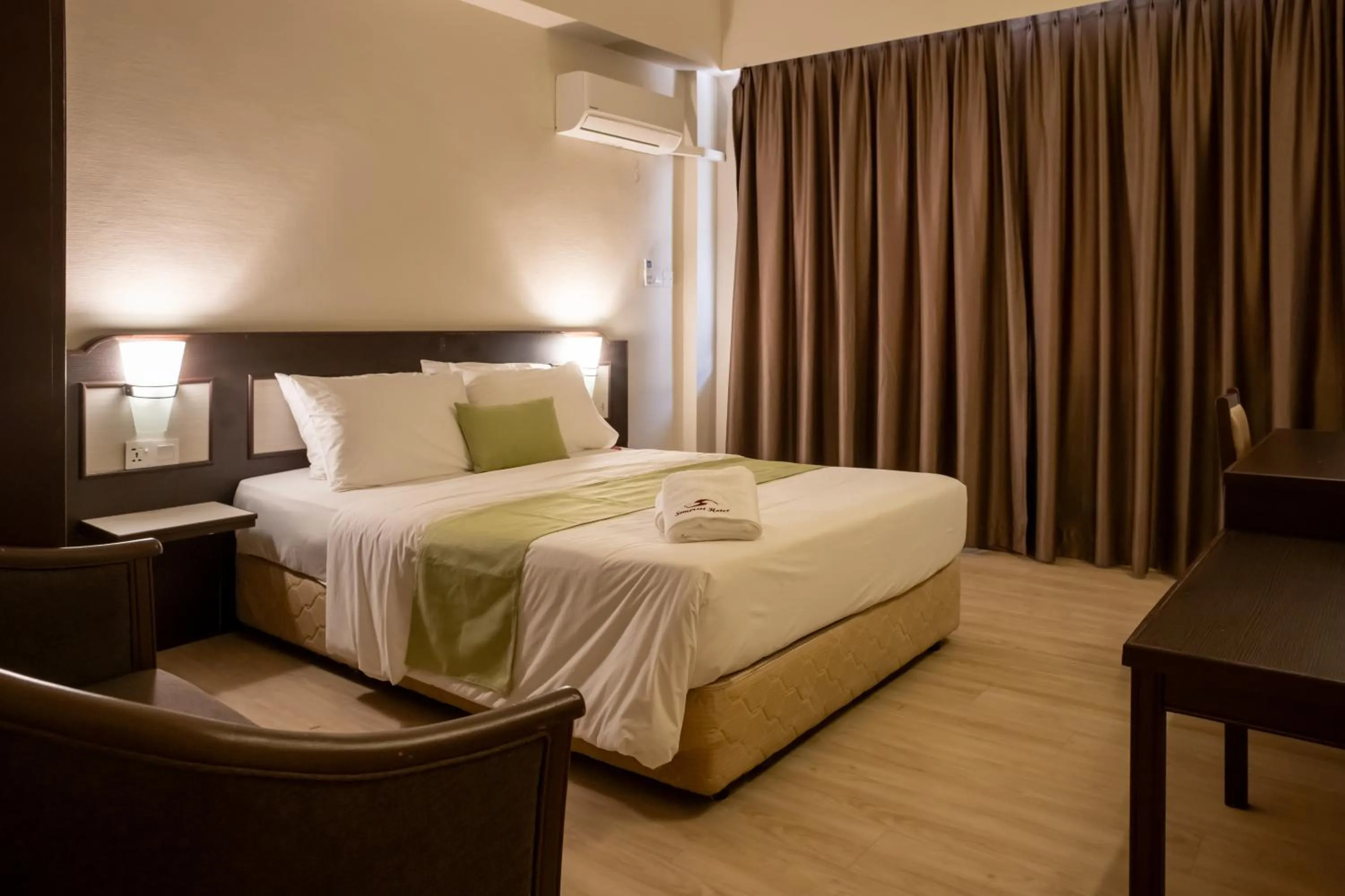 Bed in Somerset Hotel