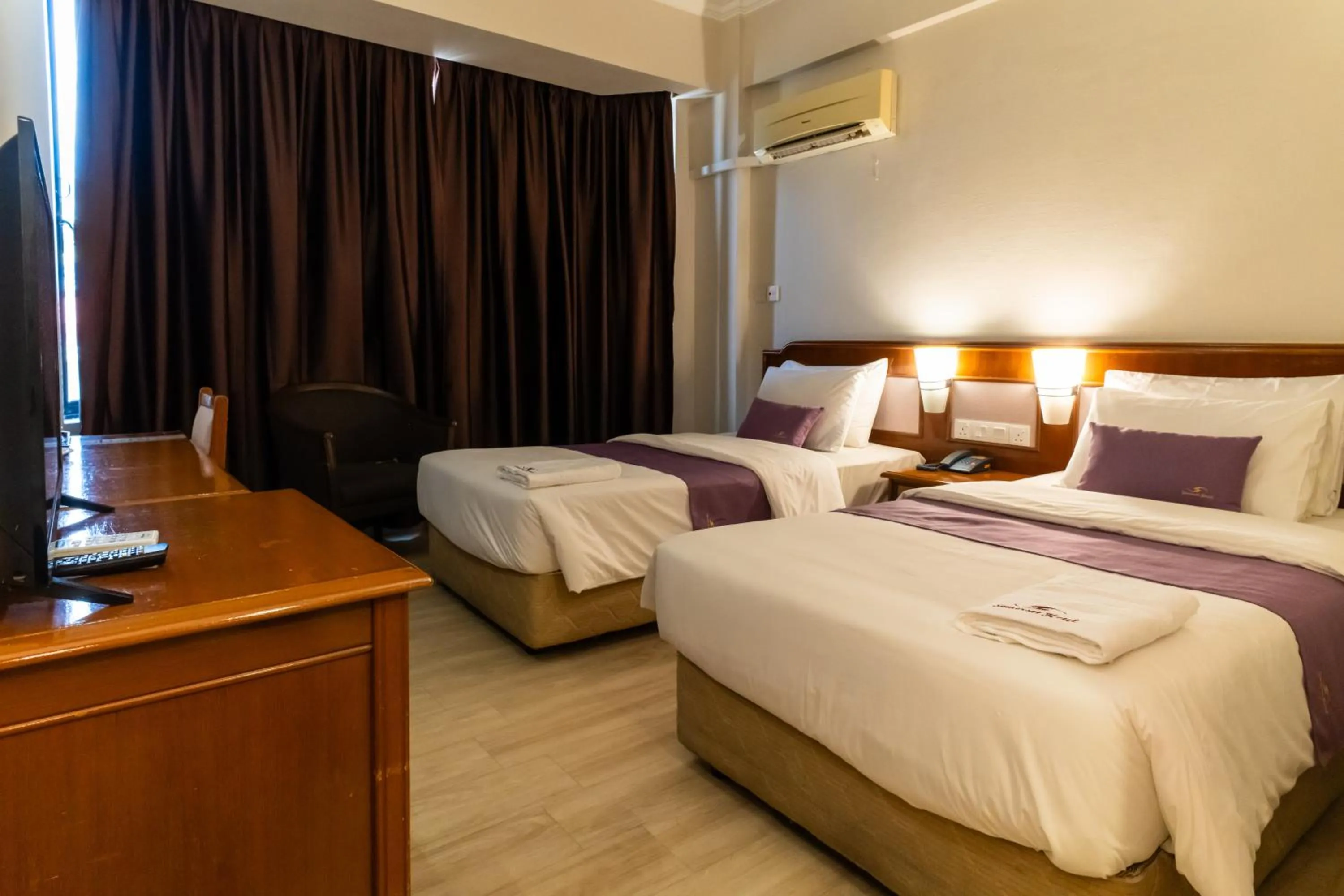 Bed in Somerset Hotel