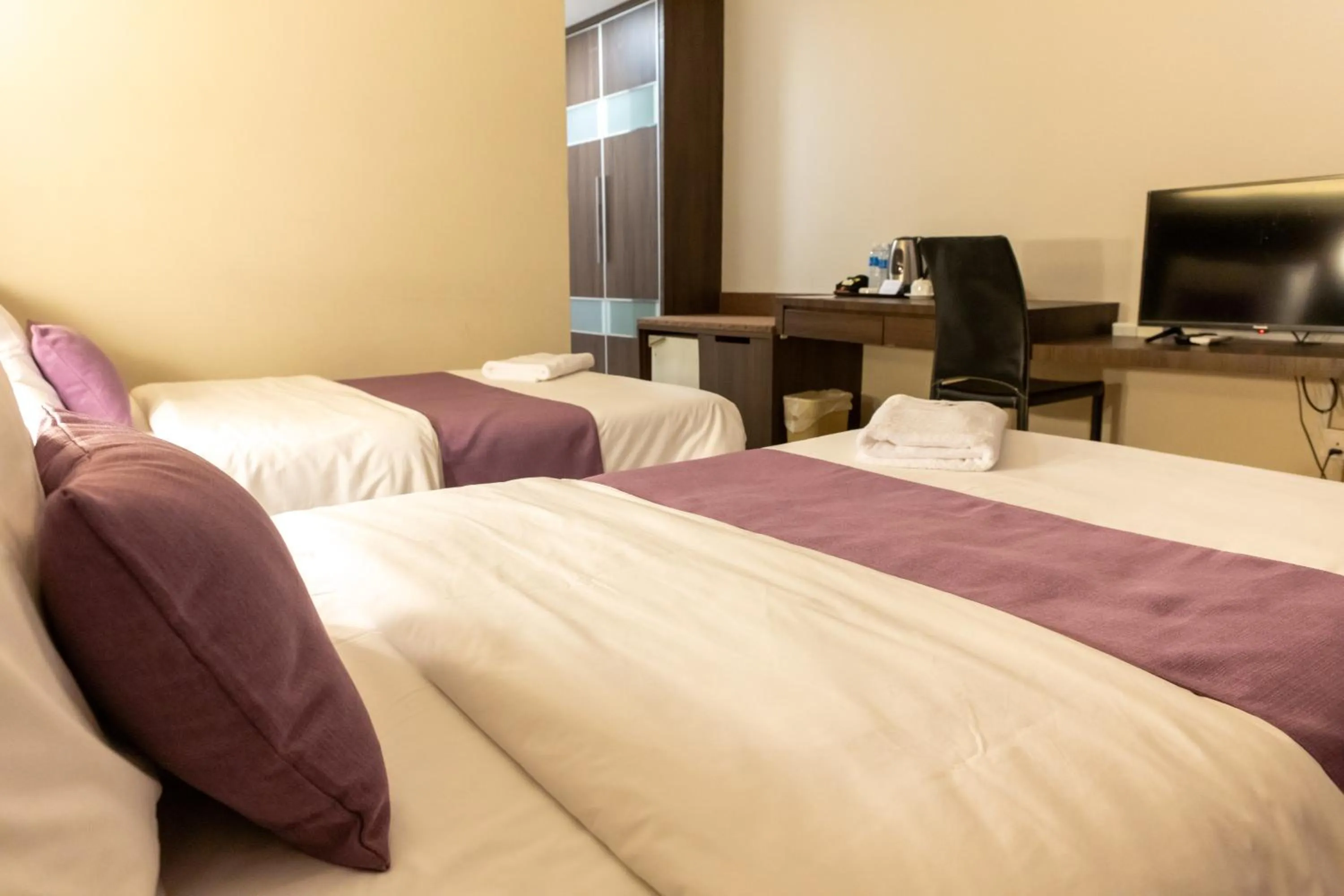 Bed in Somerset Hotel