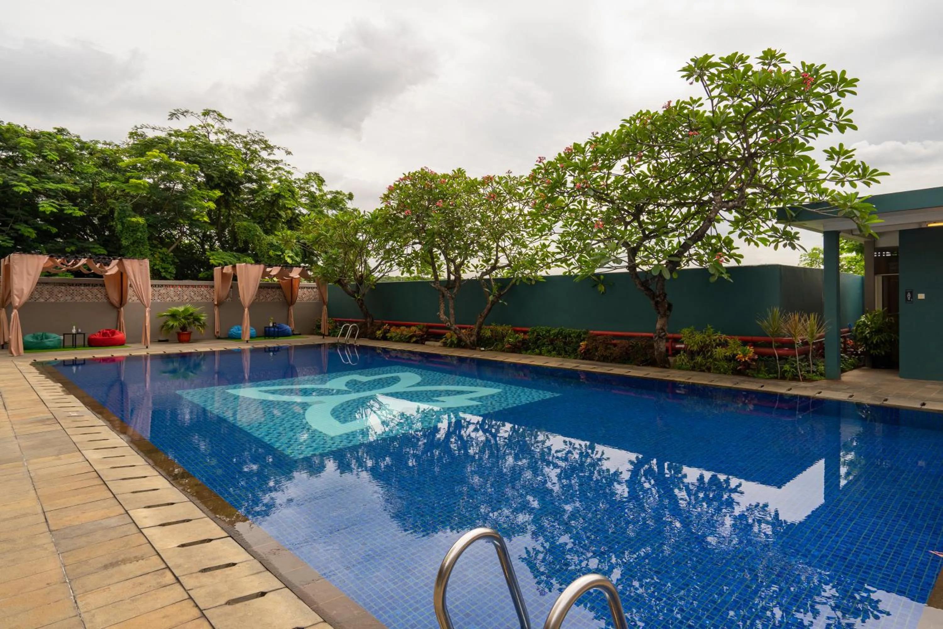 Swimming pool in BATIQA Hotel & Apartments Karawang