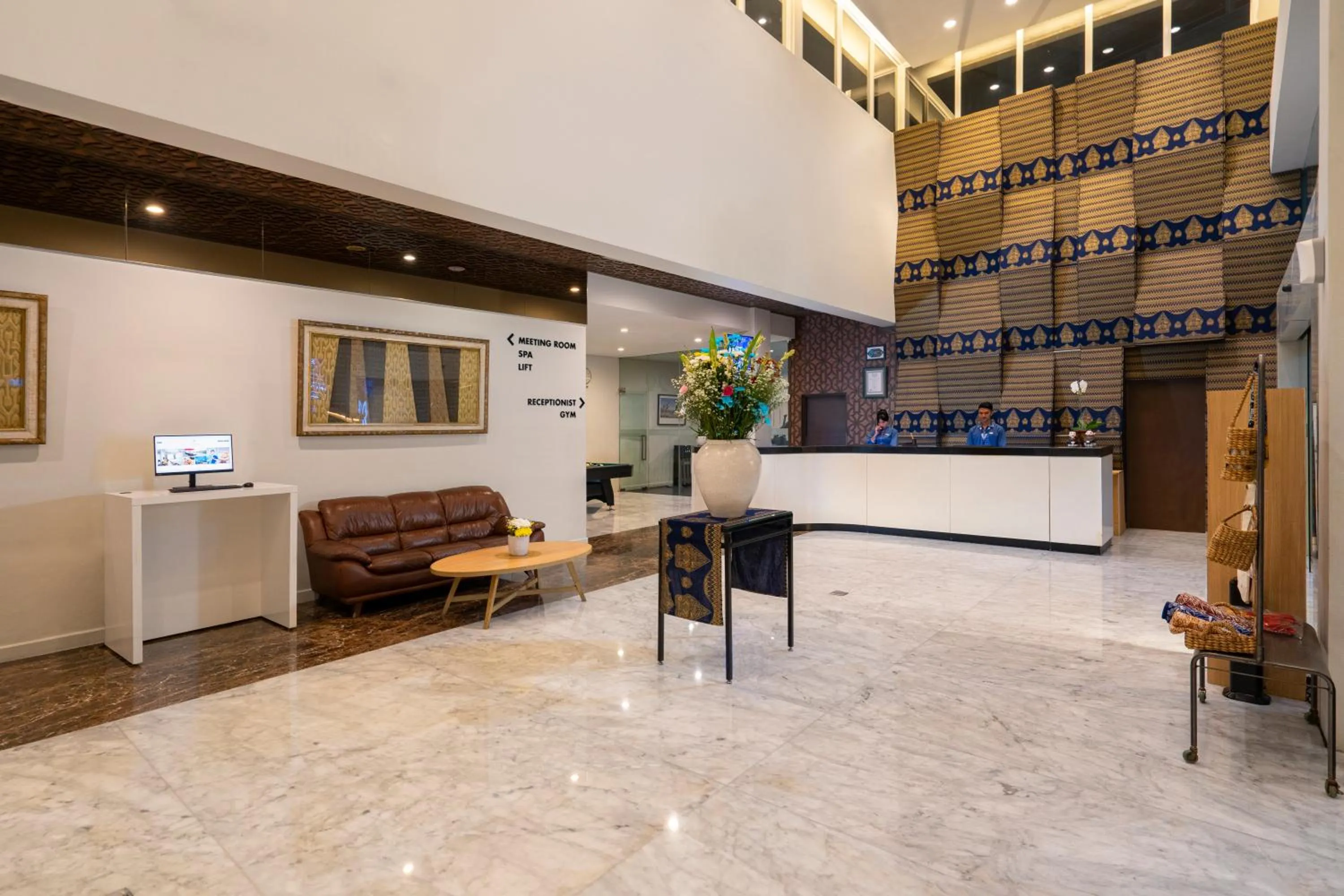 Lobby or reception in BATIQA Hotel & Apartments Karawang