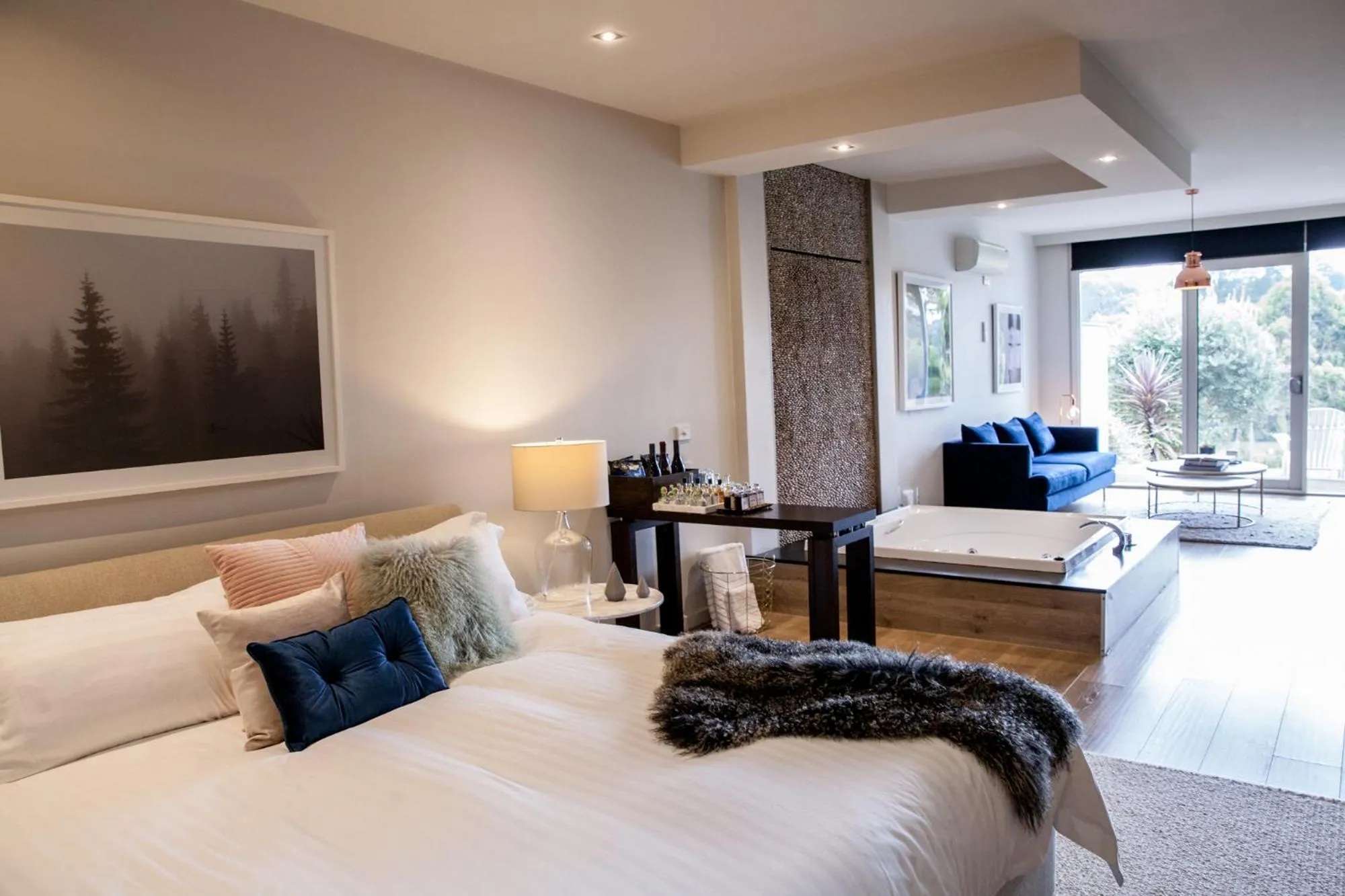 Living room, Bed in Polperro Villas