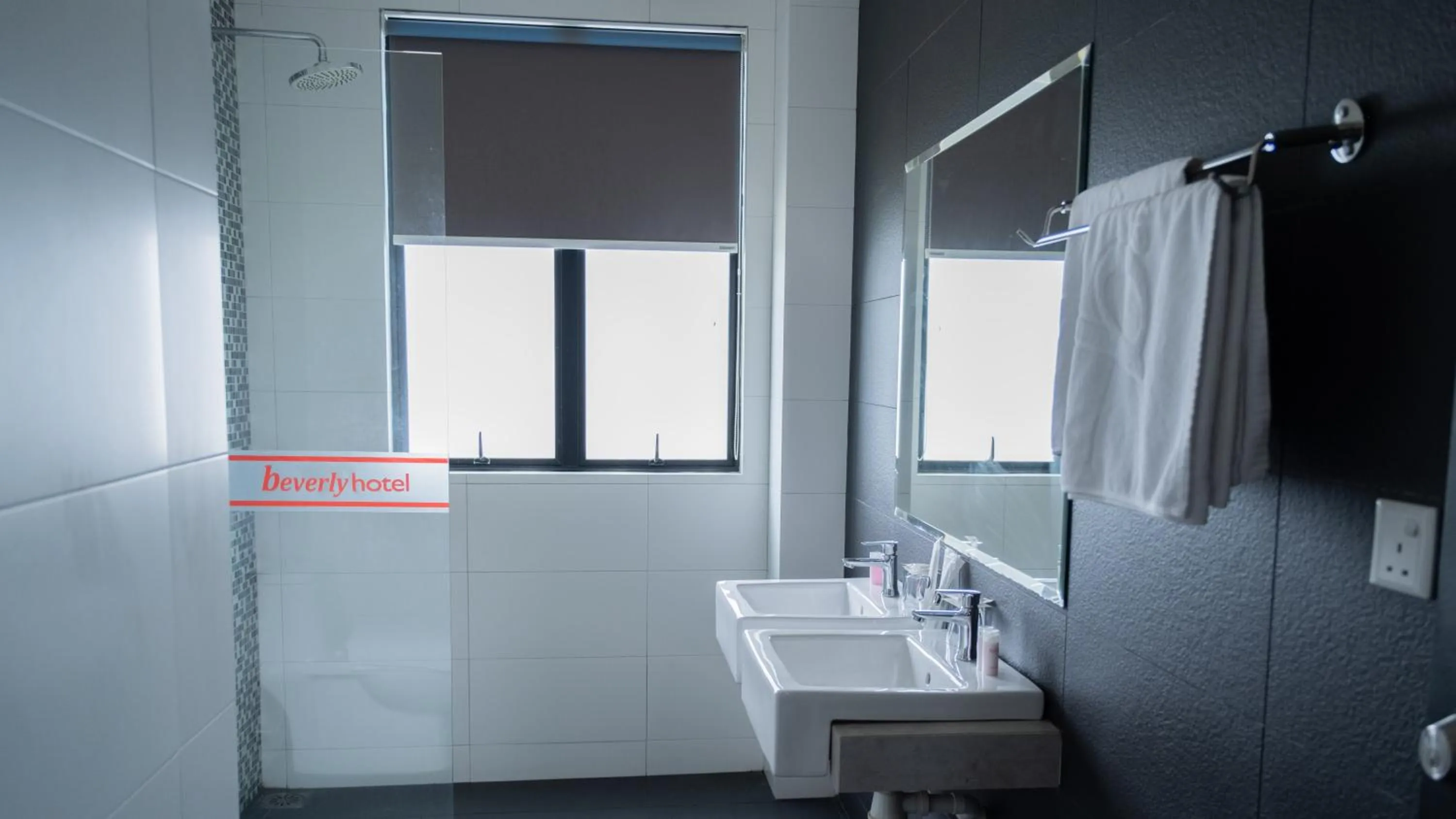 Shower in Beverly Hotel