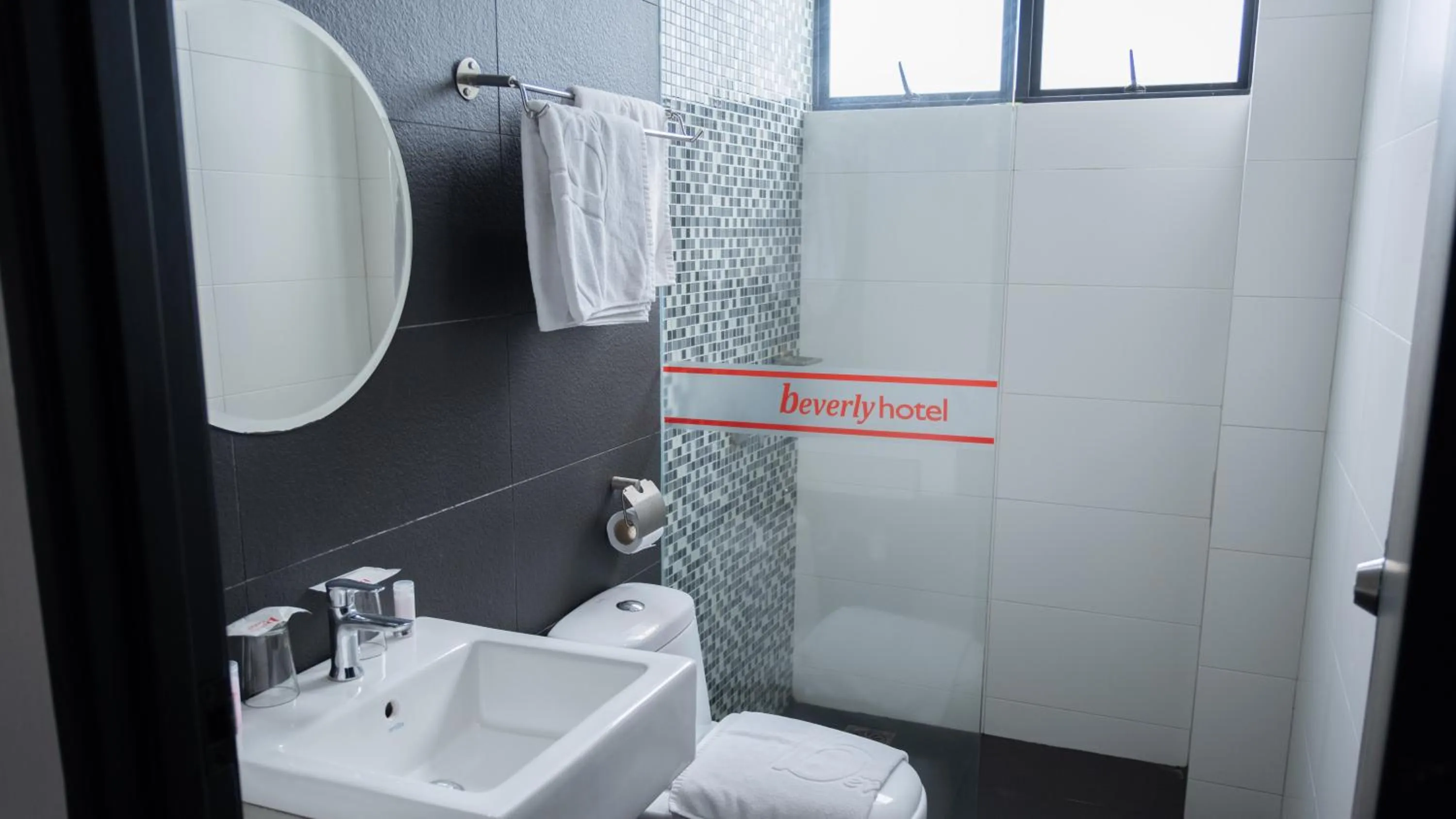 Shower in Beverly Hotel