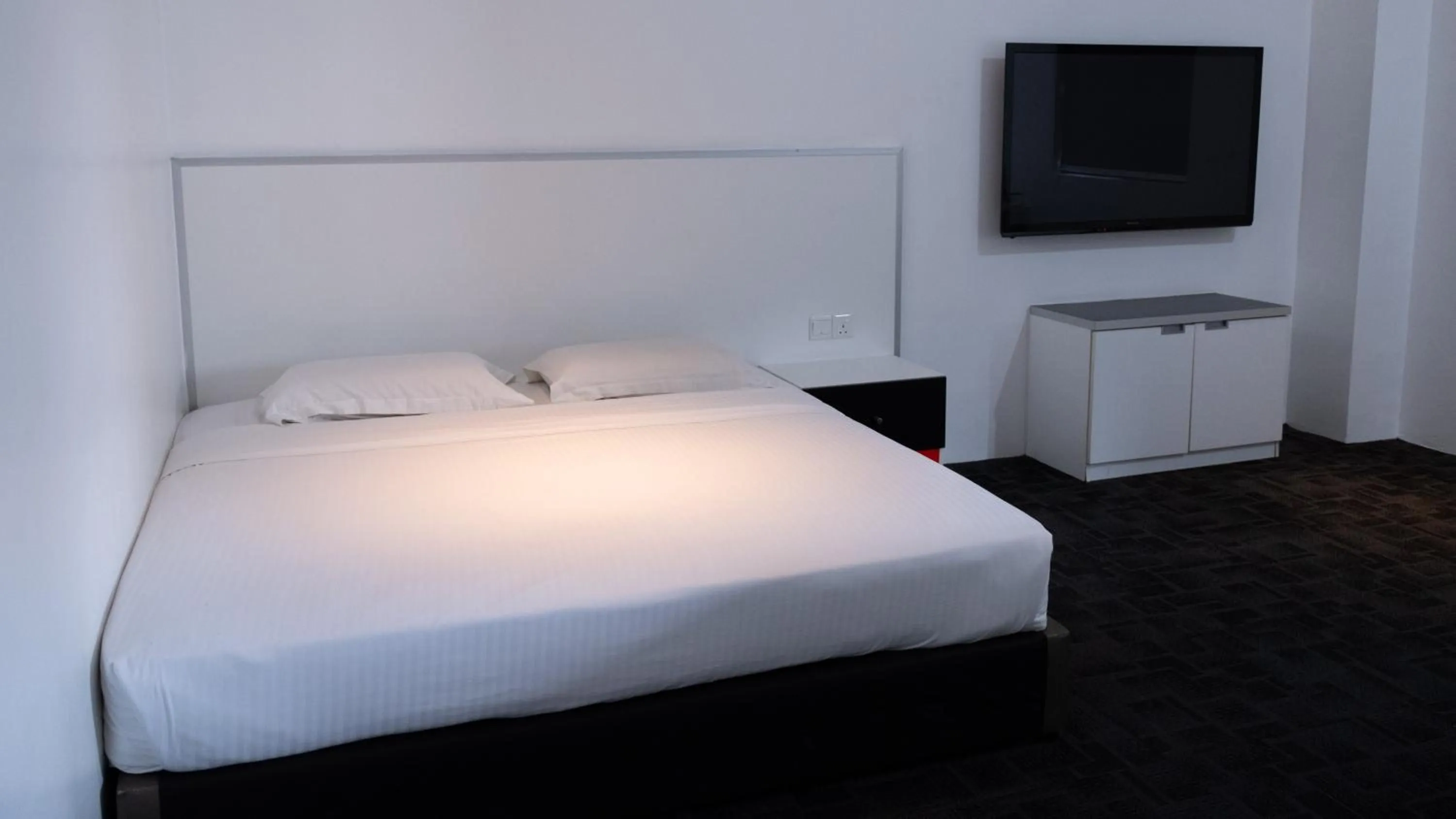 Bed in Beverly Hotel