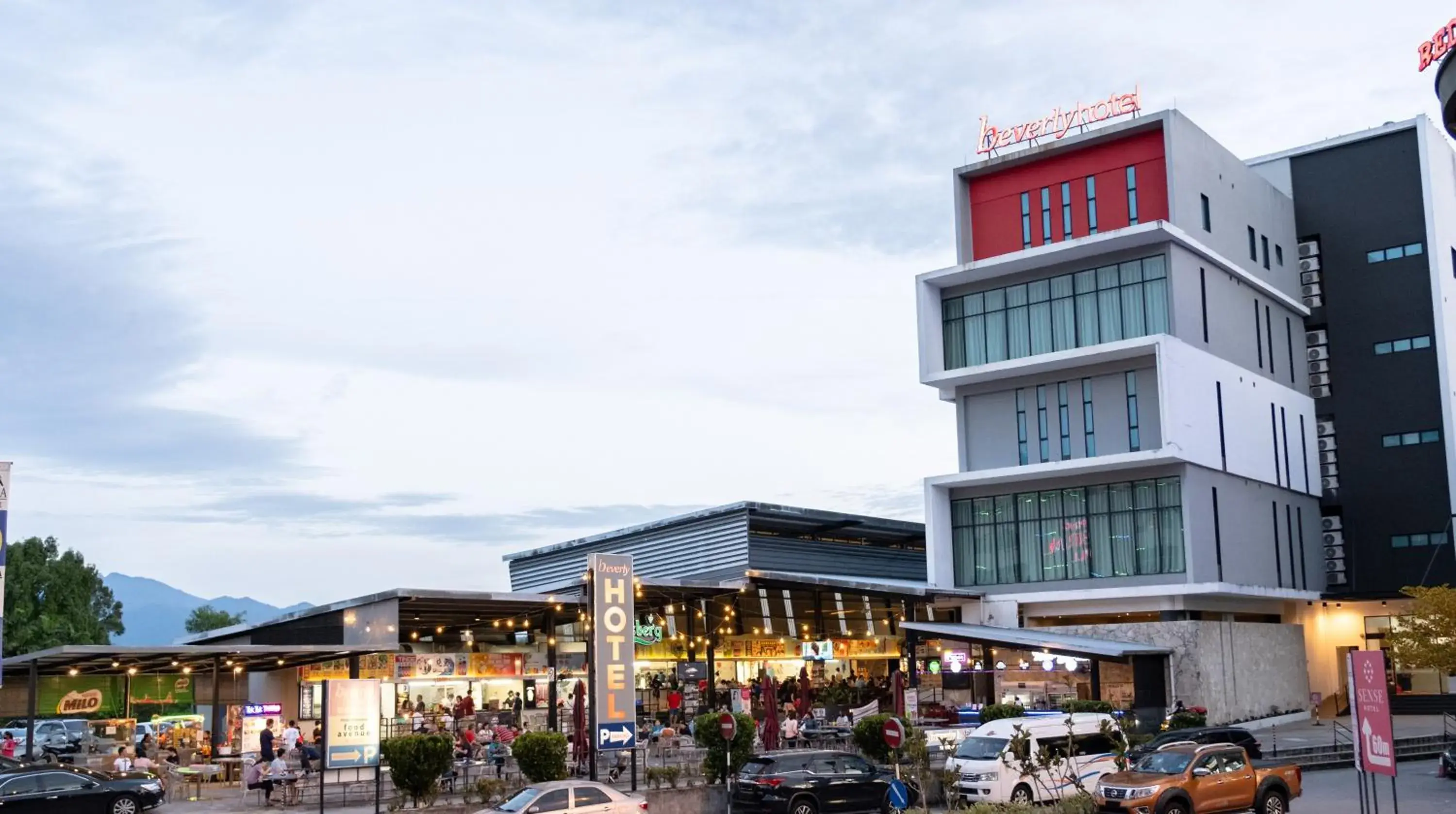 Property building in Beverly Hotel Property building in Beverly Hotel